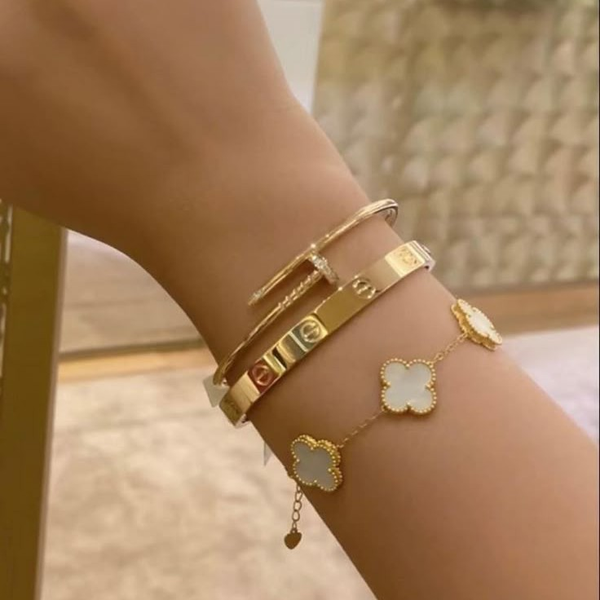 BRACELETES