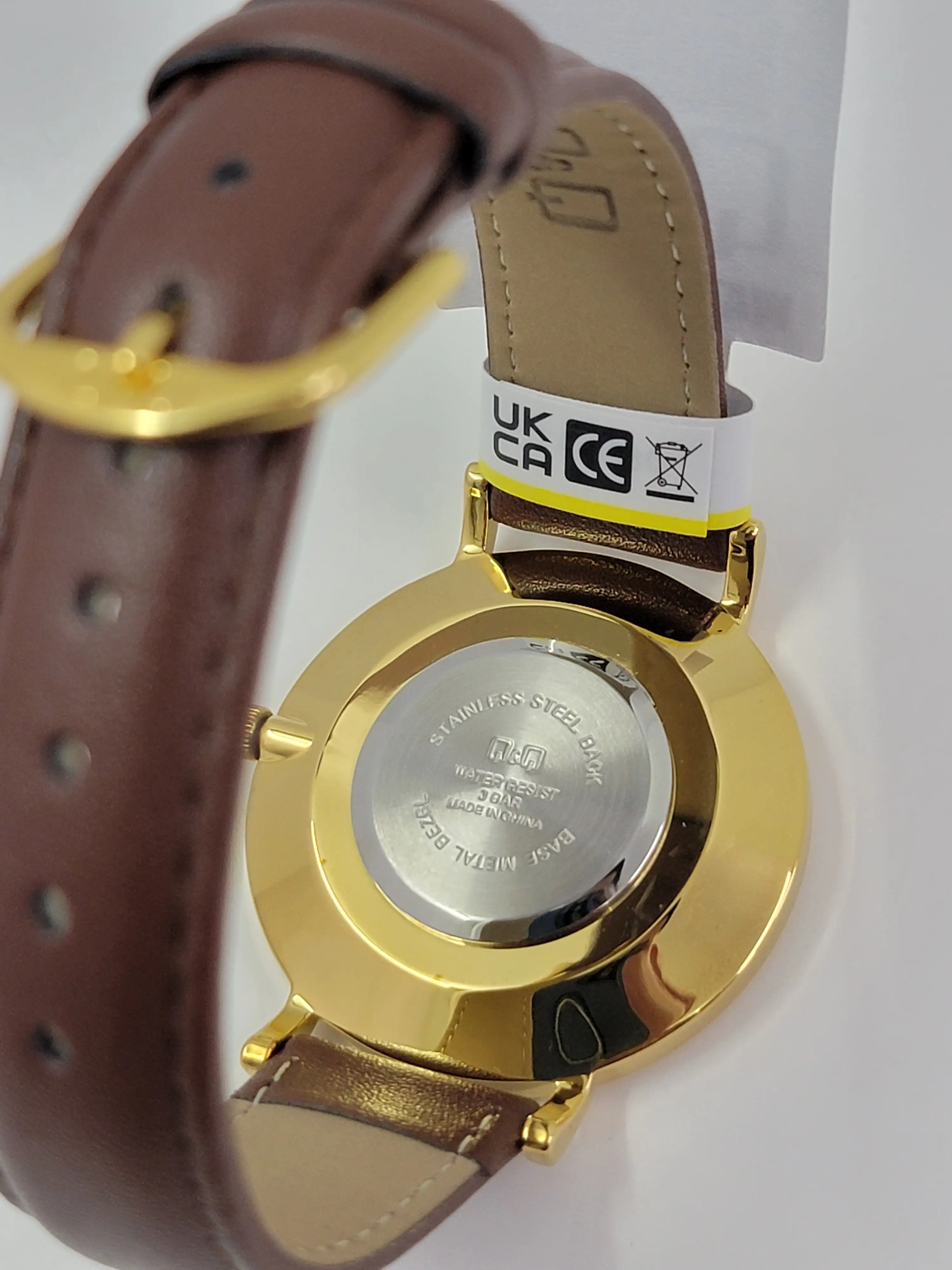 RELOJ DE CUERO Q&Q 3