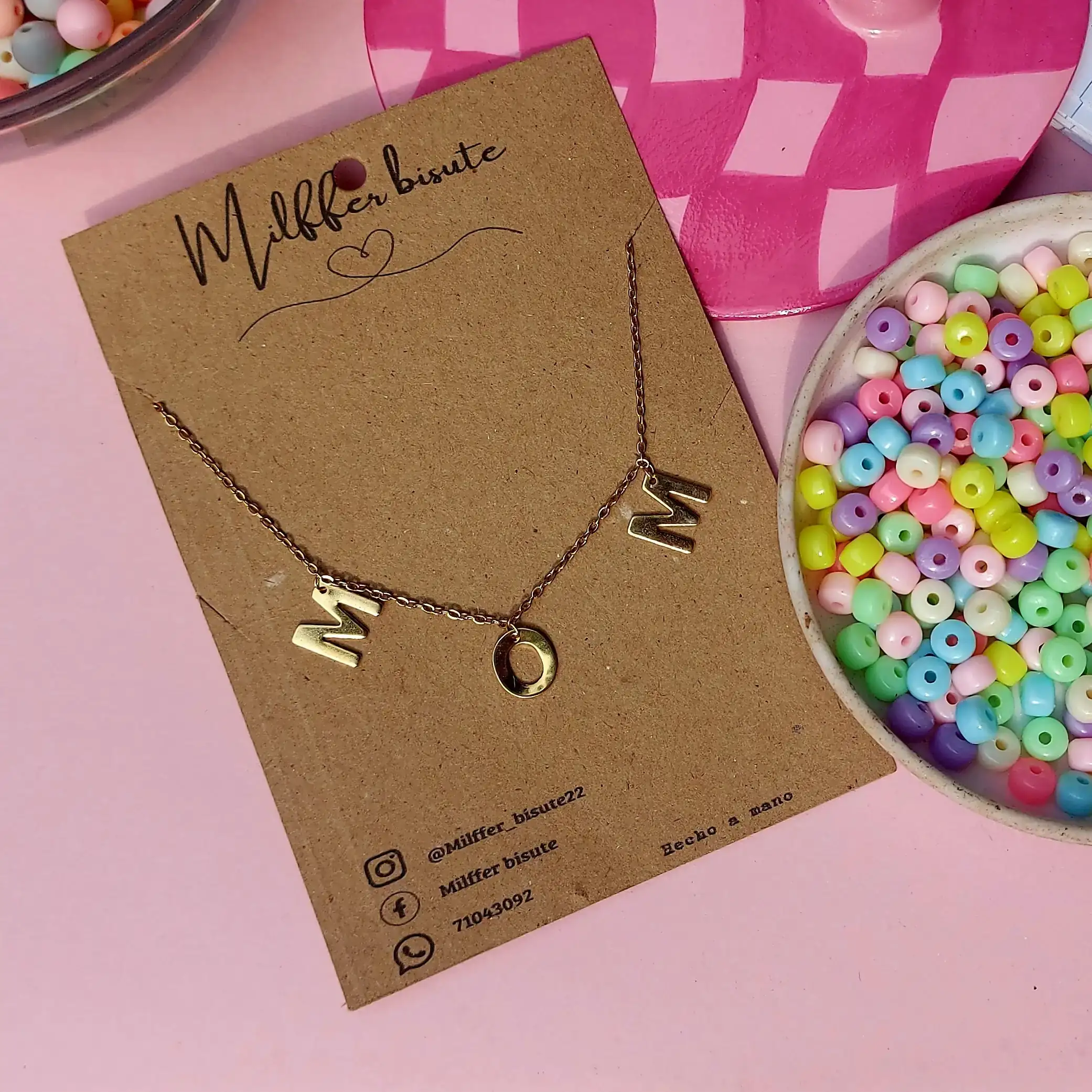 Cadena letras MOM 4