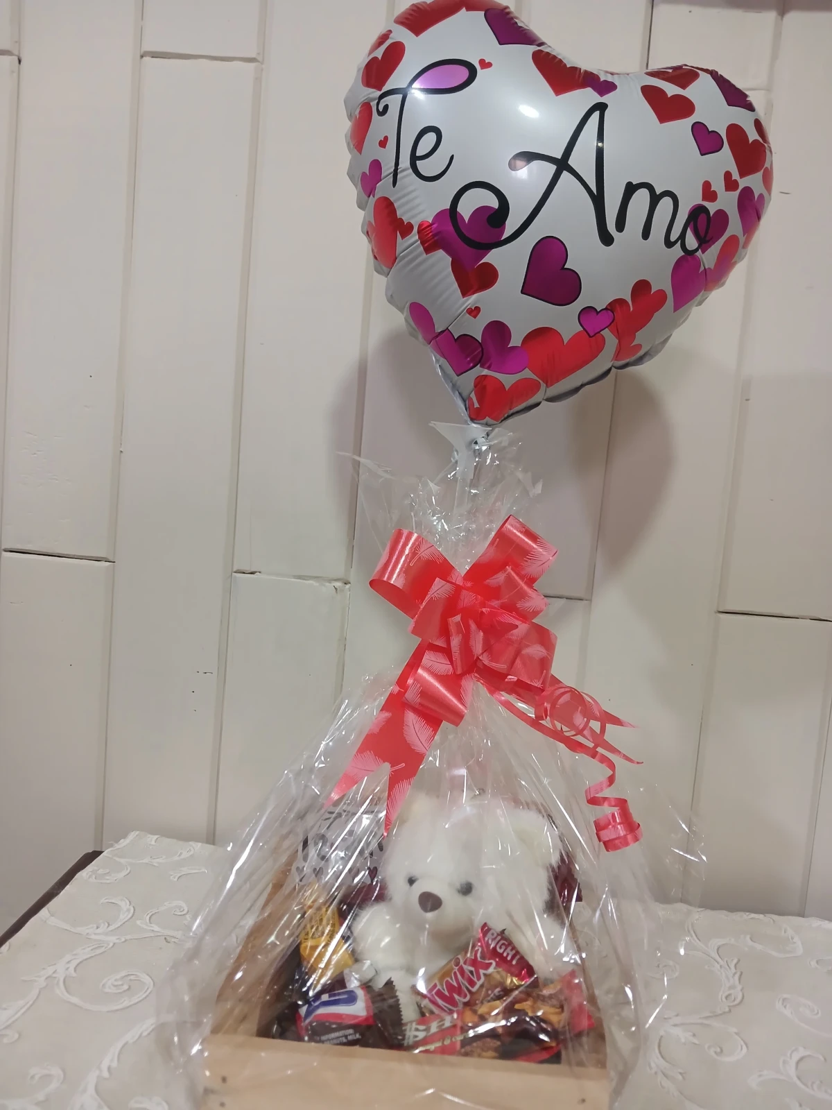 Caja de chocolates con peluche
