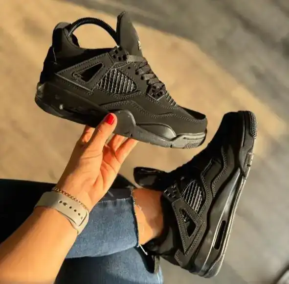 JORDAN RETRO 4 NEGRA 