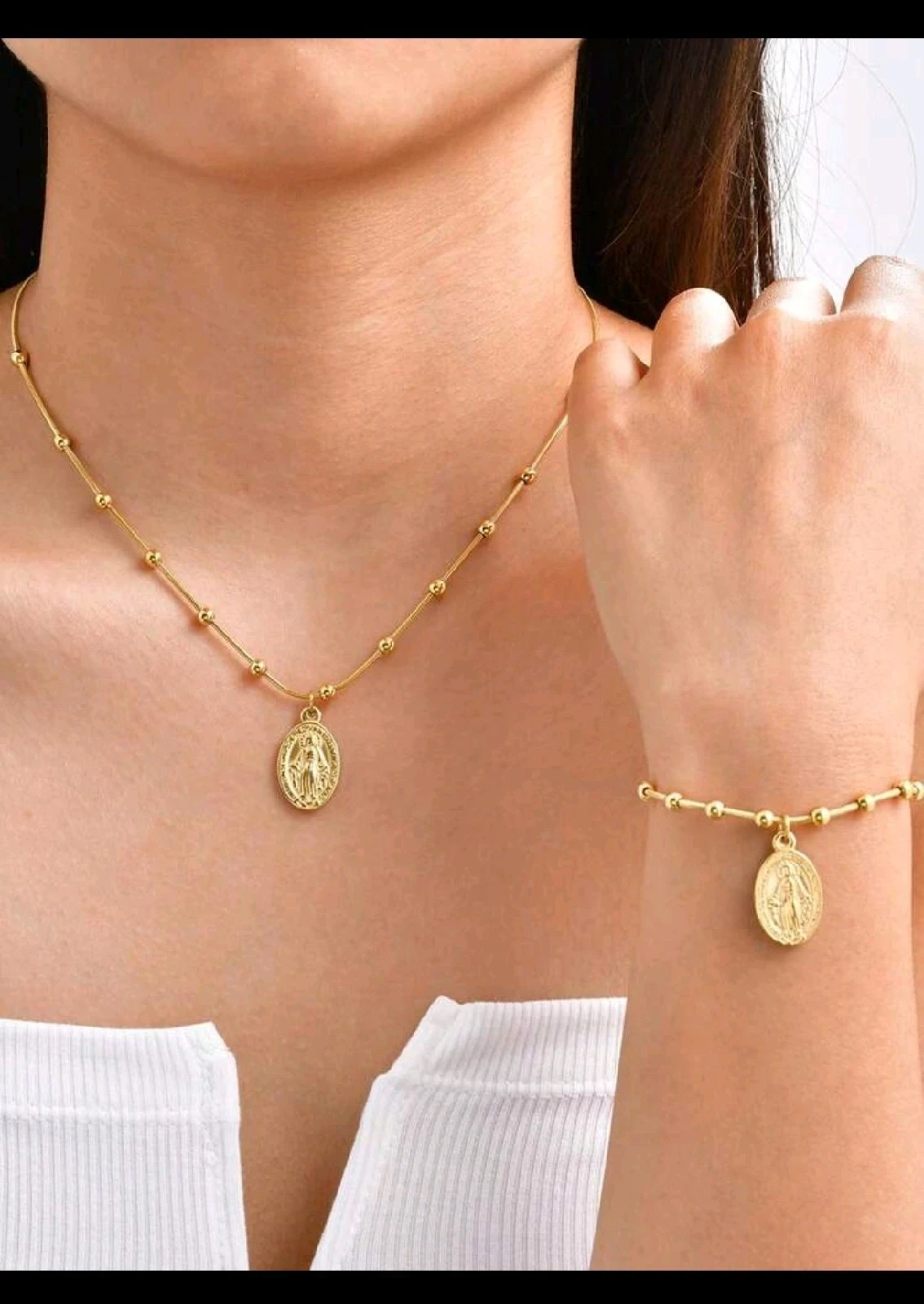 Set de Collar y Pulsera con Medalla de la Virgen Milagrosa en Acero Inoxidable con Baño de Oro 18K - Cadena Estilo Serpiente con Cuentas Esféricas y Dije de Cruz 3