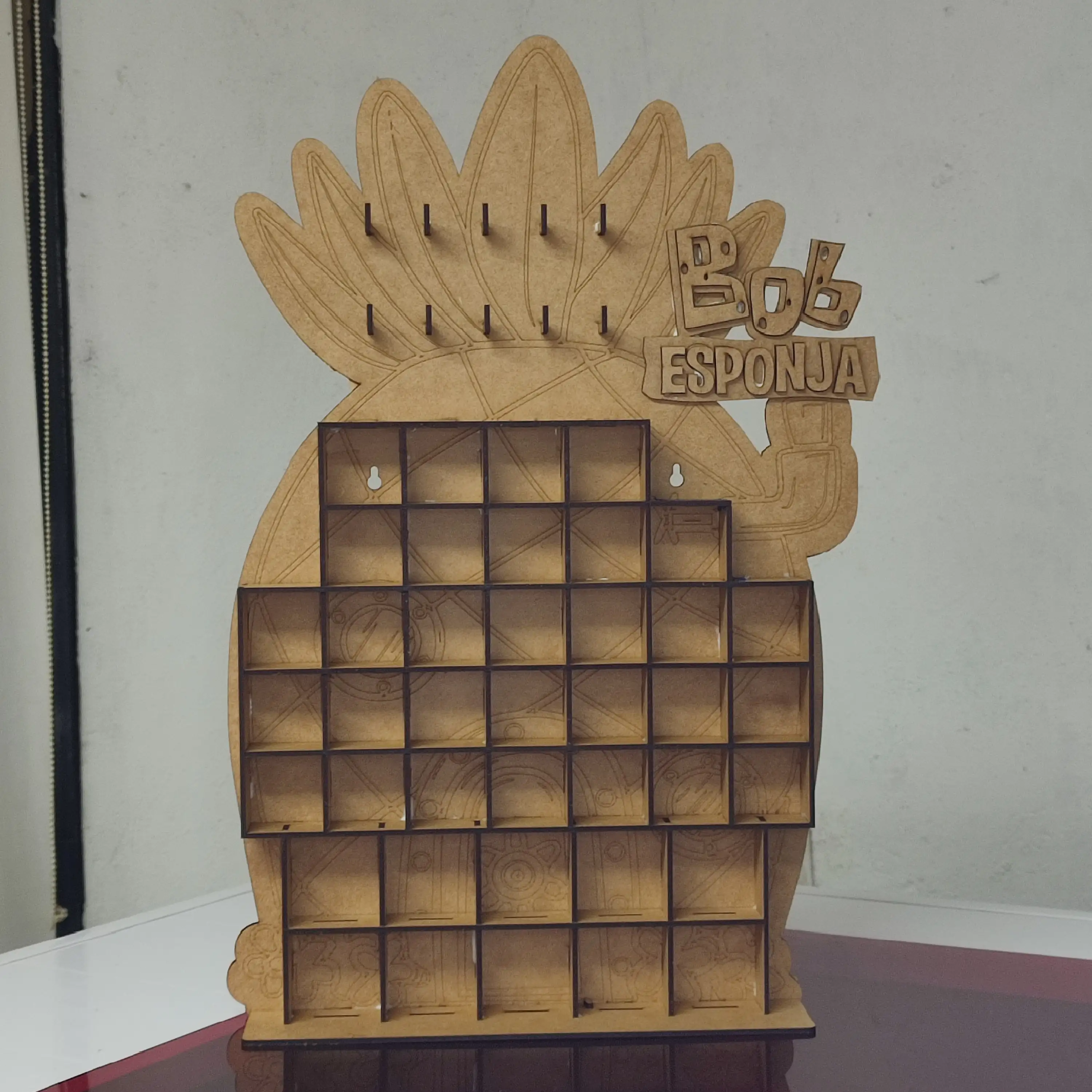 Exhibidor bob esponja vula sin pintura  2