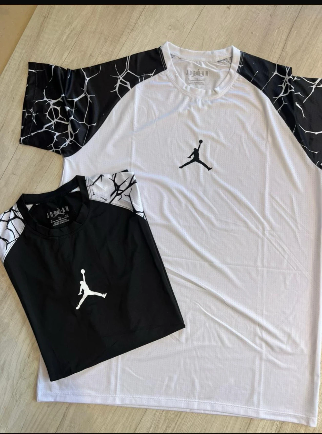 JORDAN DETALLE MANGAS 