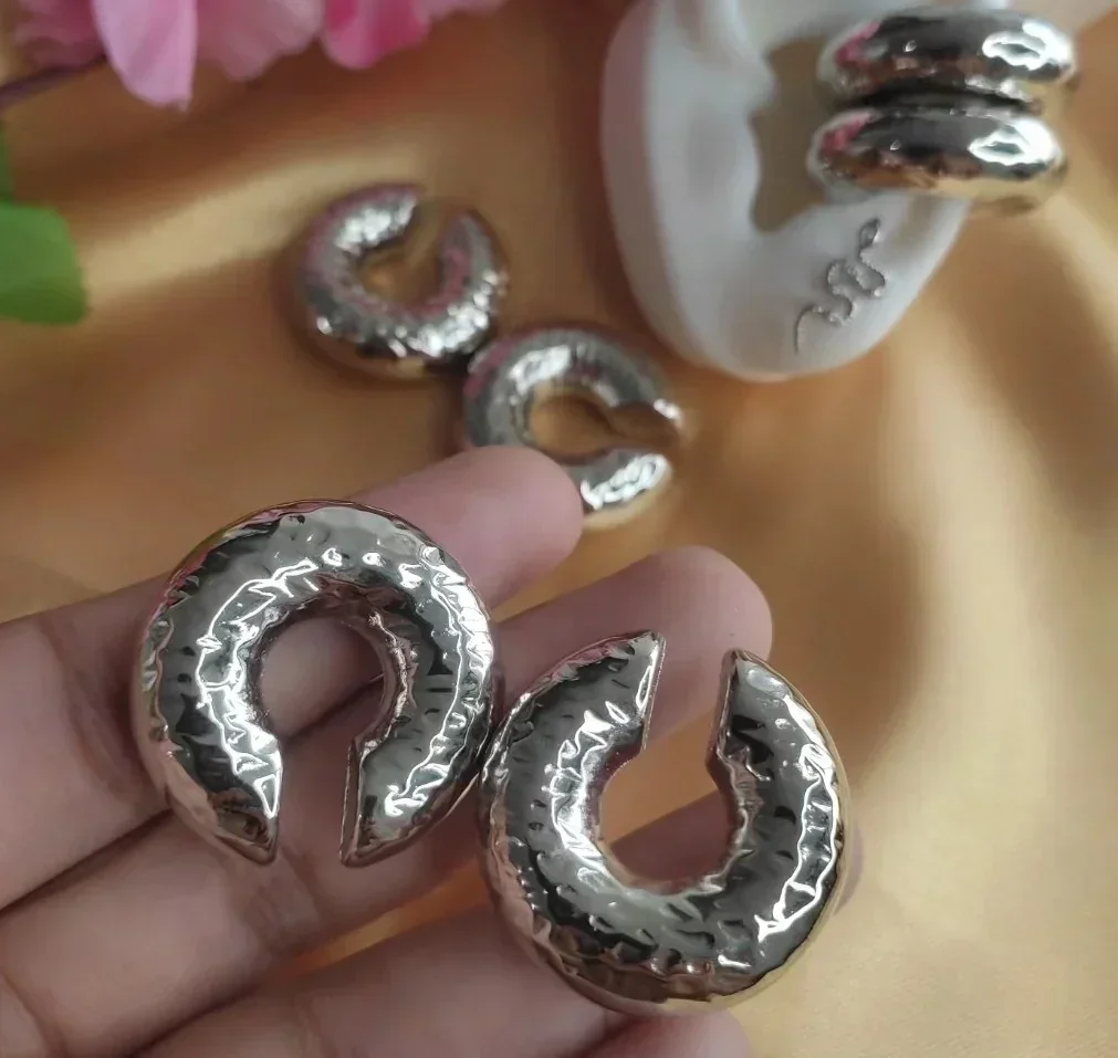 EARCUFF SILVER MAXI CHUNKY TEXTURE  2