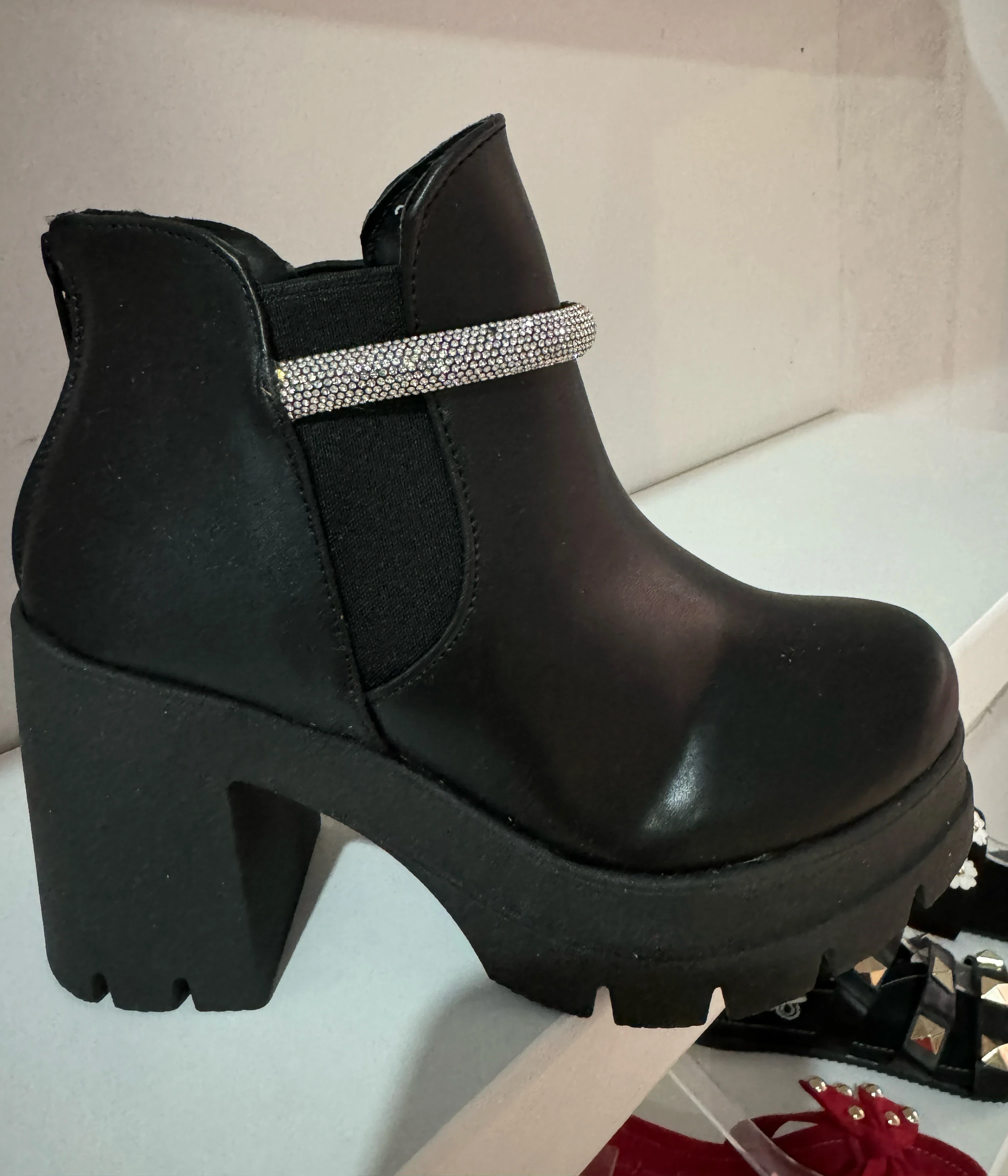 Mod.980N-botin negro brillos