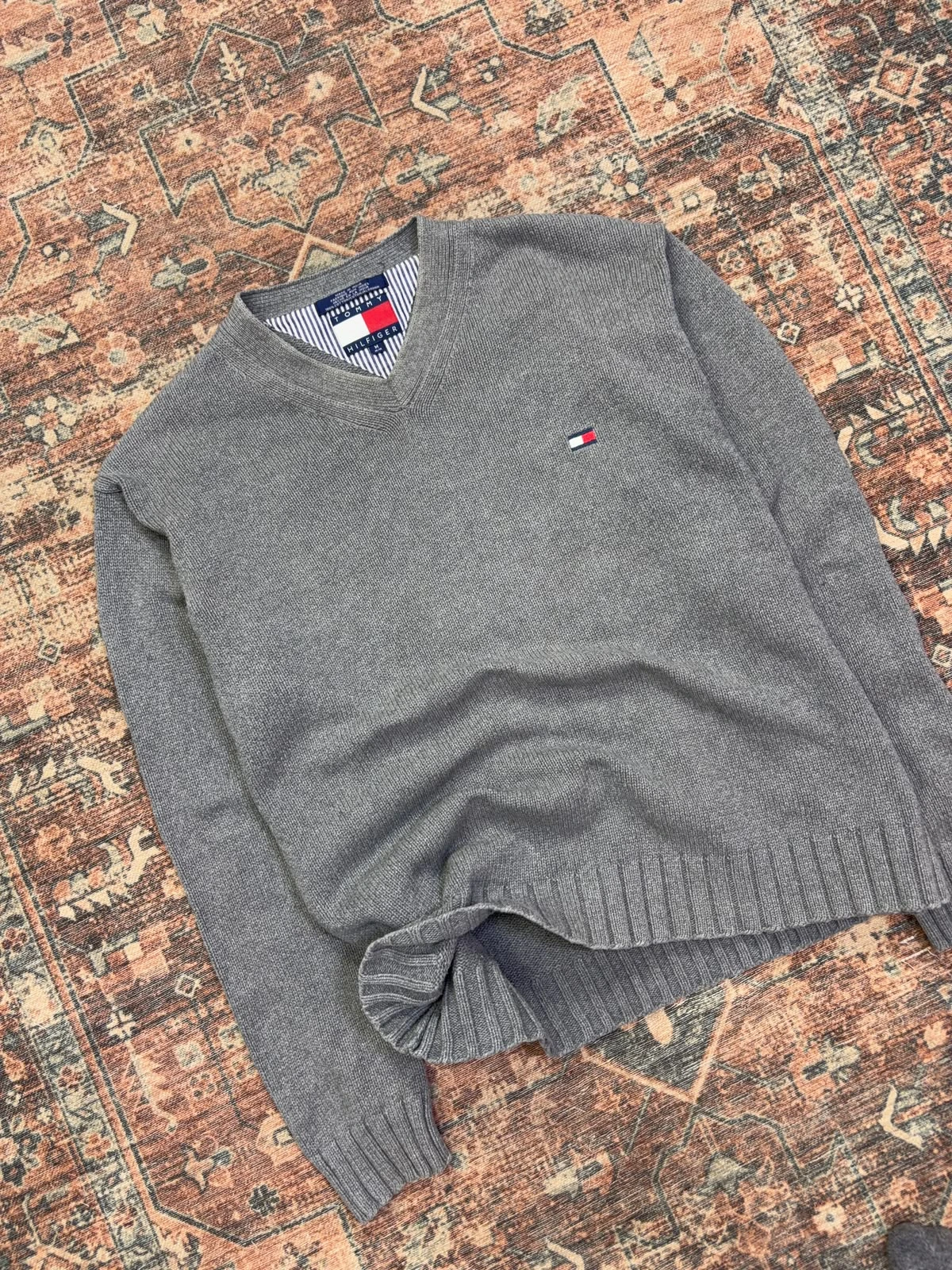 TOMMY HILFIGER 100% COTTON V-NECK SWEATER 4