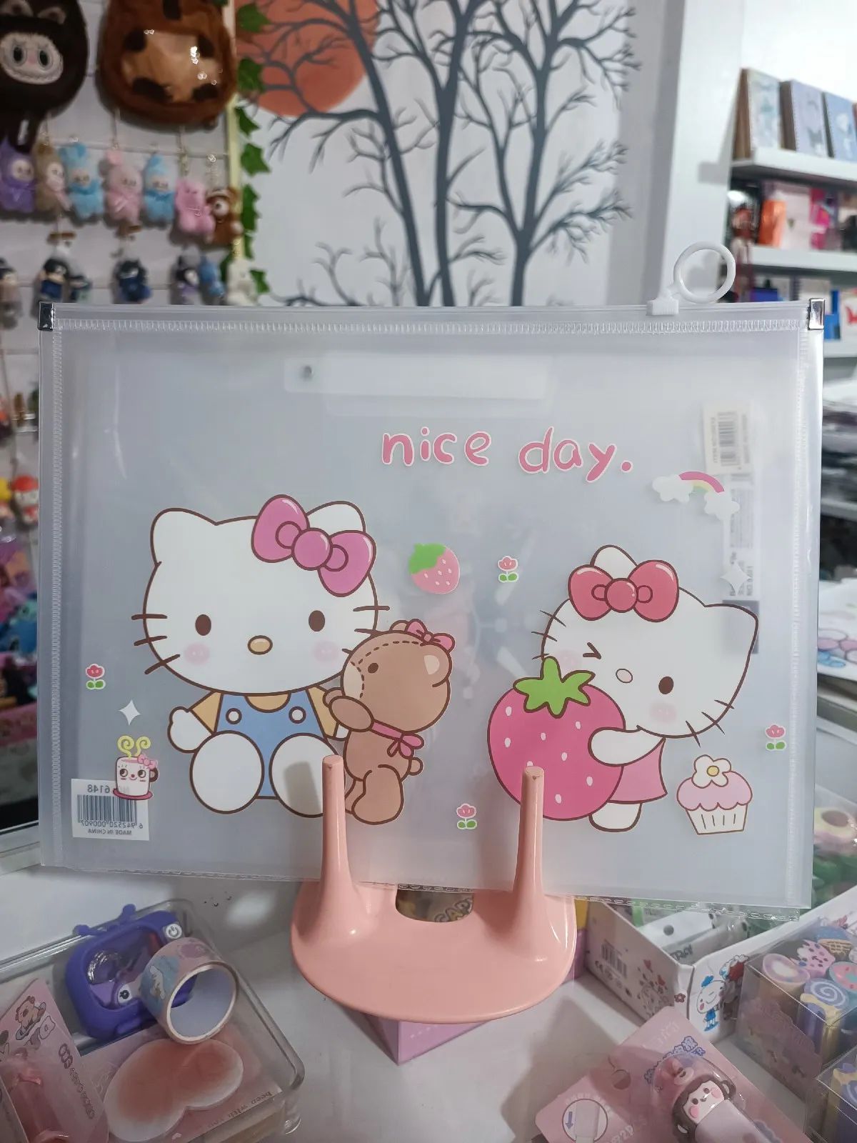 Carpeta tipo sobre. HELLO KITTY  2