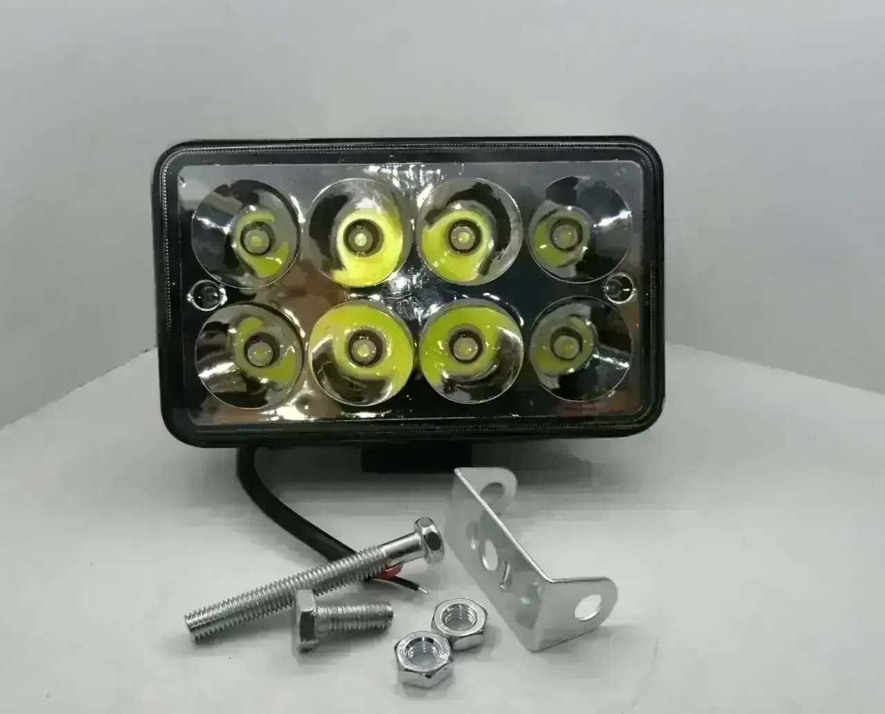 TIPO KENWORTH 8 LED (801040)