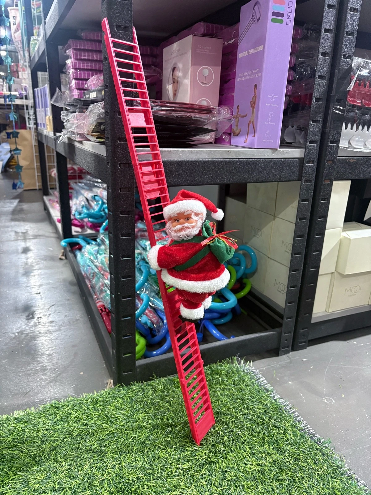 santa claus que sube y baja de la escalera  2