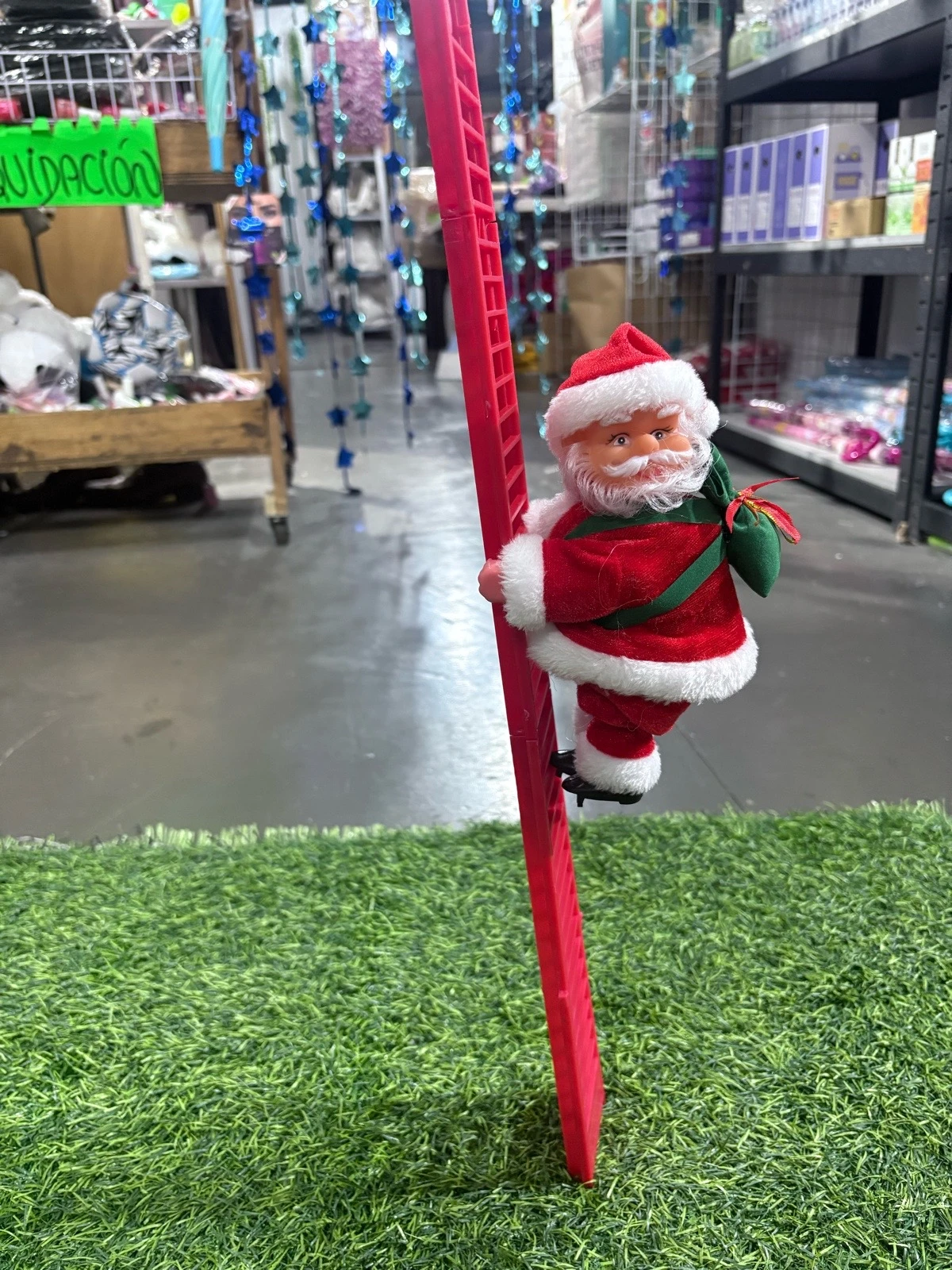 santa claus que sube y baja de la escalera  3
