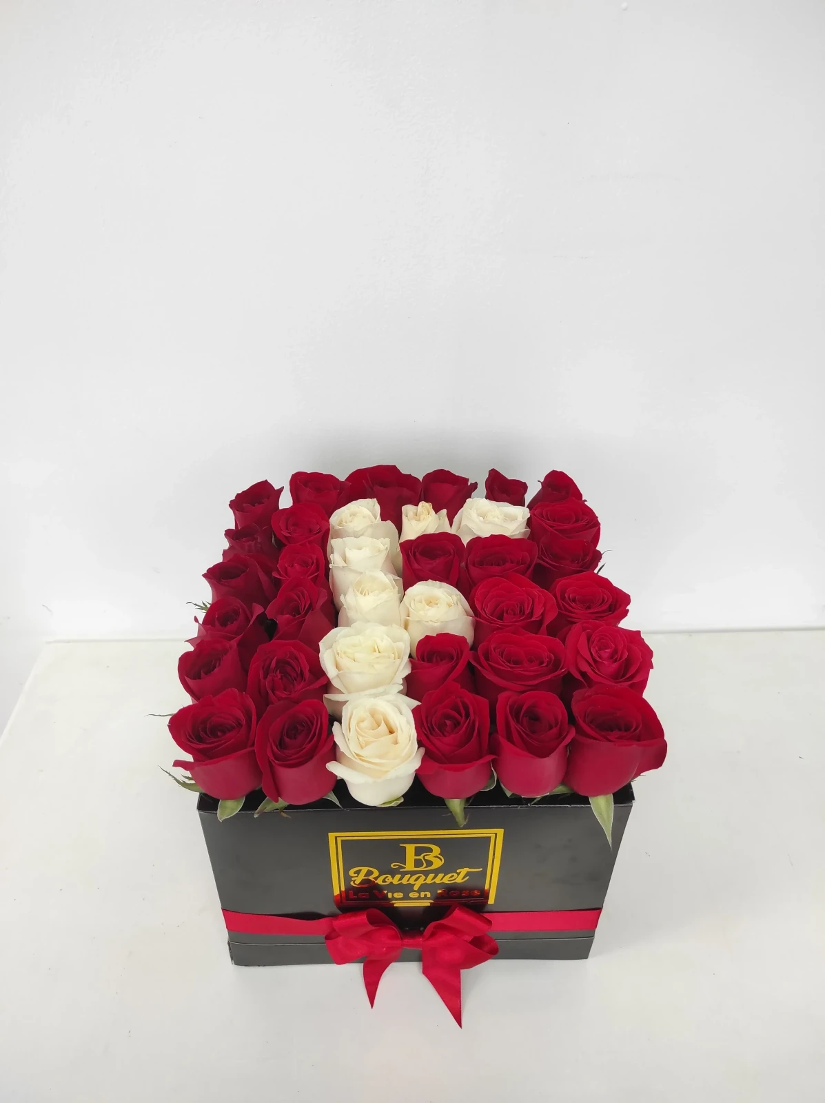 Cuadrada mediana de 36 rosas