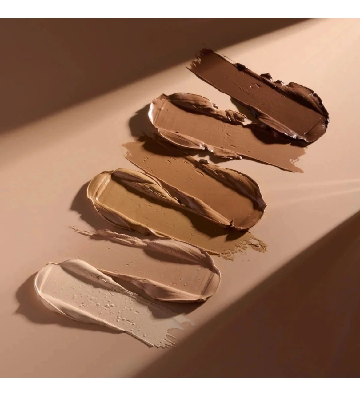 SNATCHURAL CONTORNO E ILUMINADOR Beauty creations 3