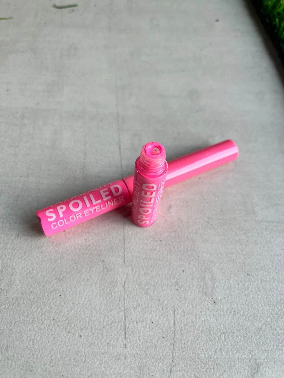 DELINEADOR NEON EYELINE 7
