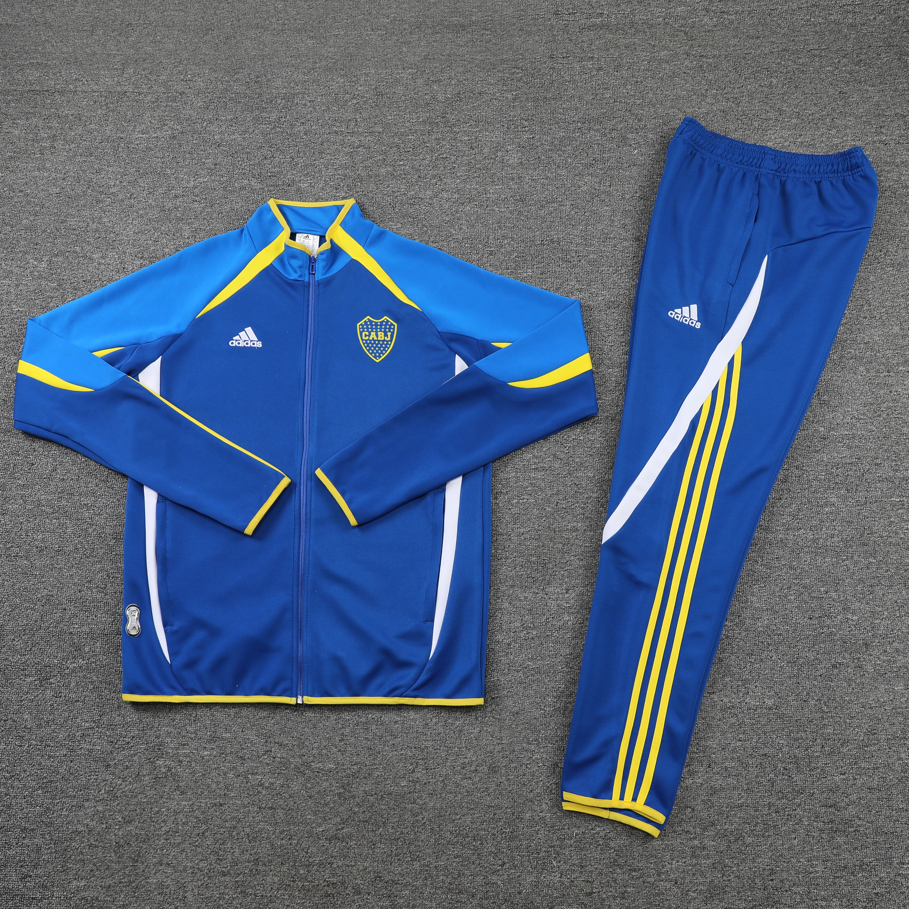 BUZO DEPORTIVO DE PRESENTACION DE BOCA JUNIOR 3