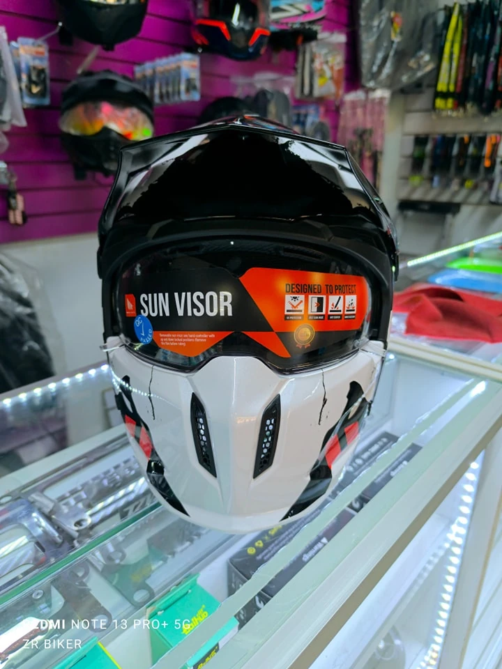 CASCO STREEETFIGHTER MT HELMETS BLANCO/ROJO 2