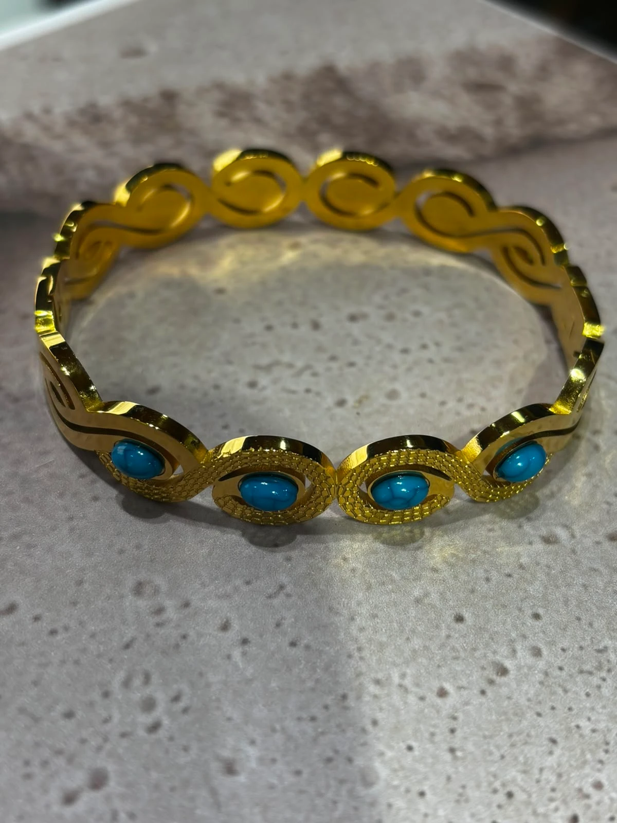 brazalete acero con enchape en oro 