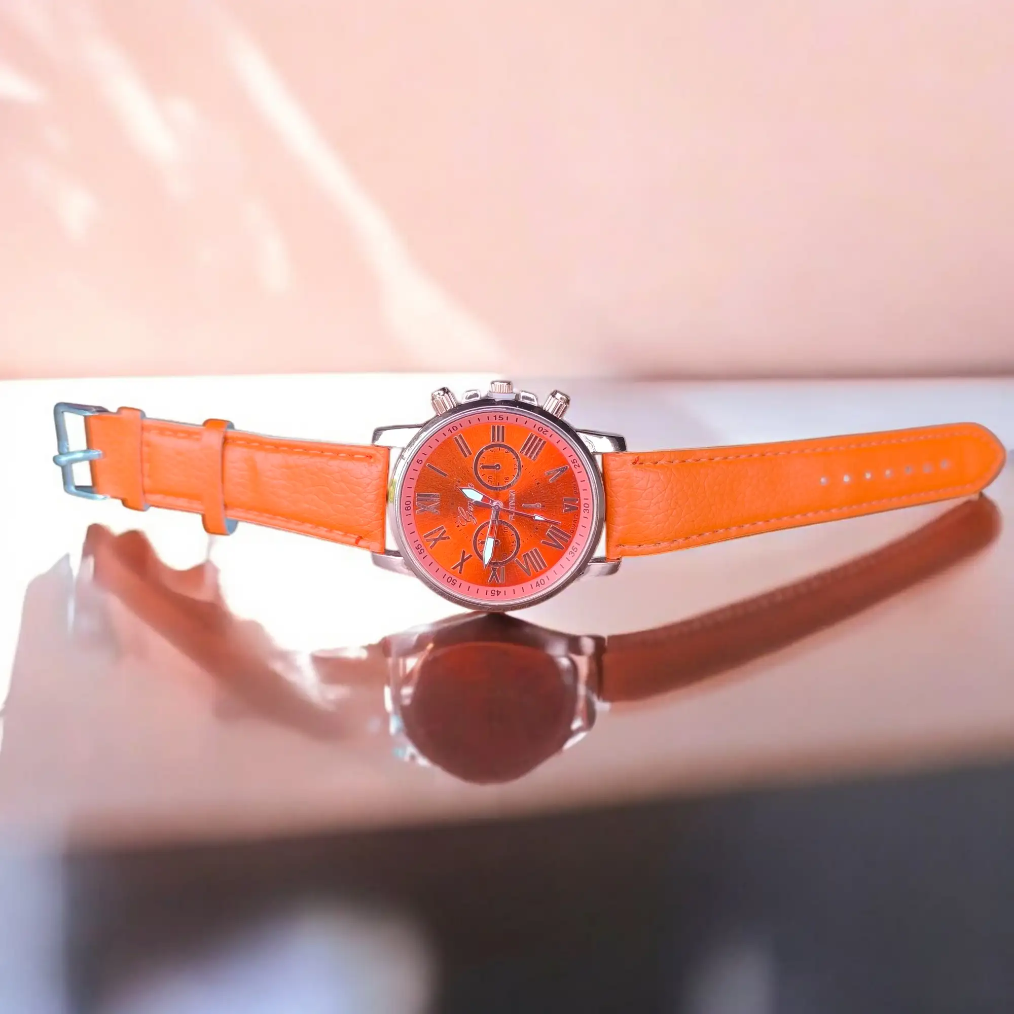 Reloj redondo naranja