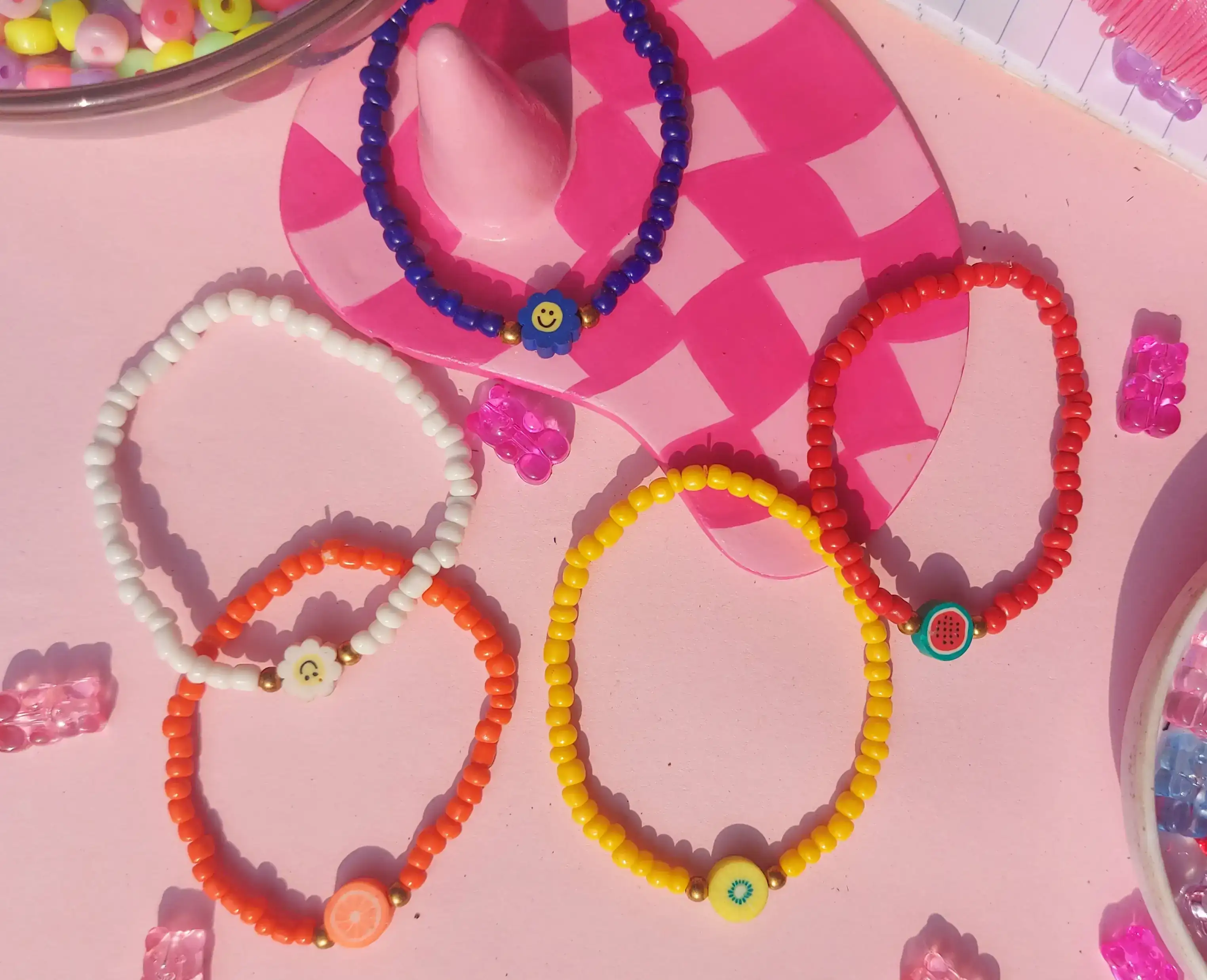 Pulsera con figuritas 2