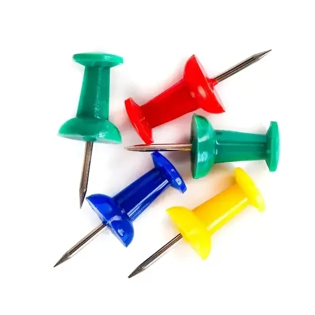 Chinchetas de colores con 100 3