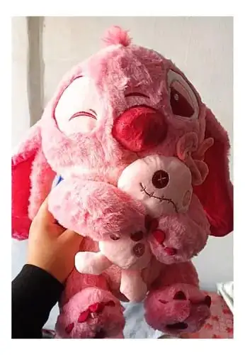 Peluche stitch y angela con muñeco 3