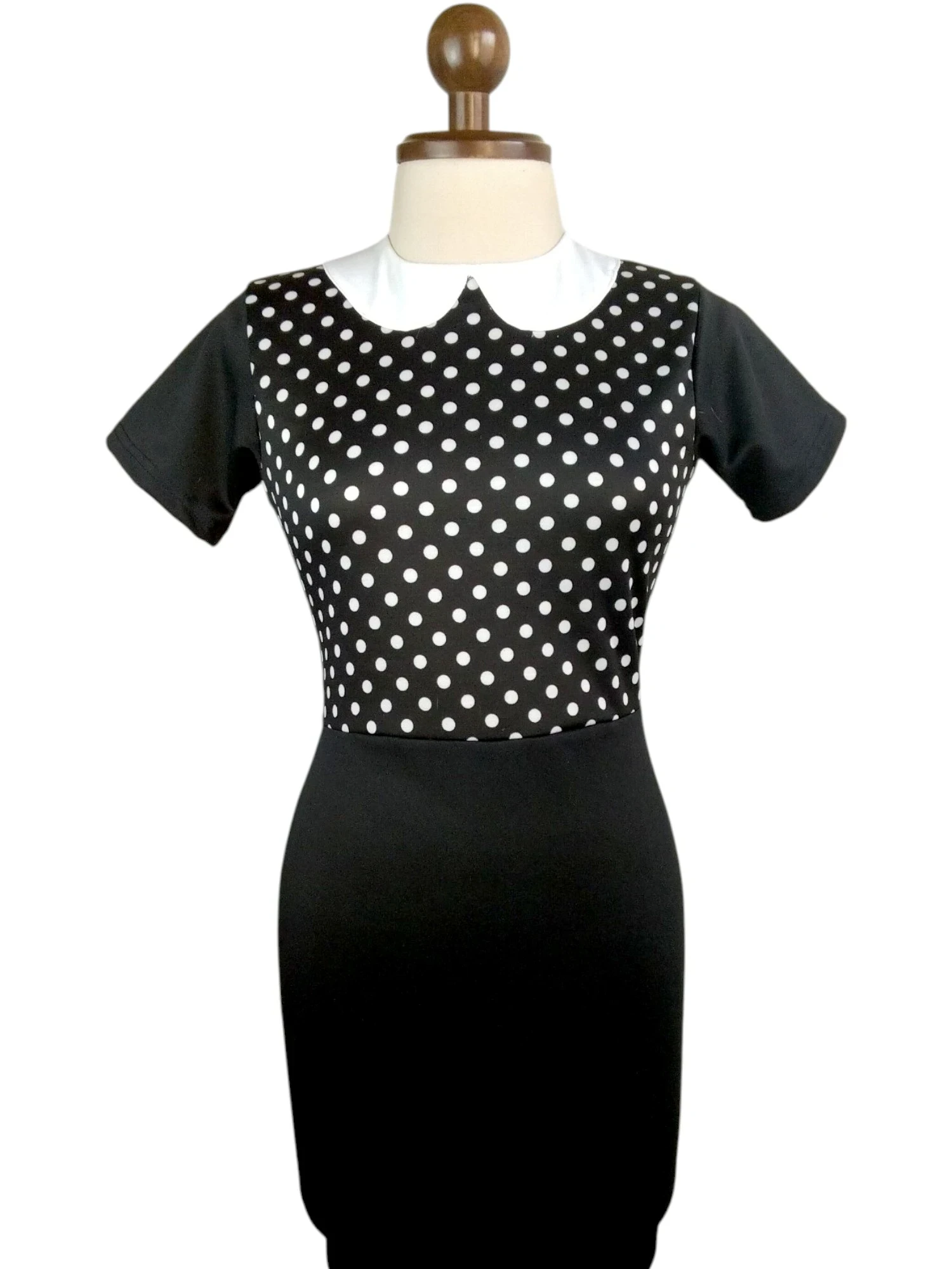 Vestido puntos negro con cuello blanco