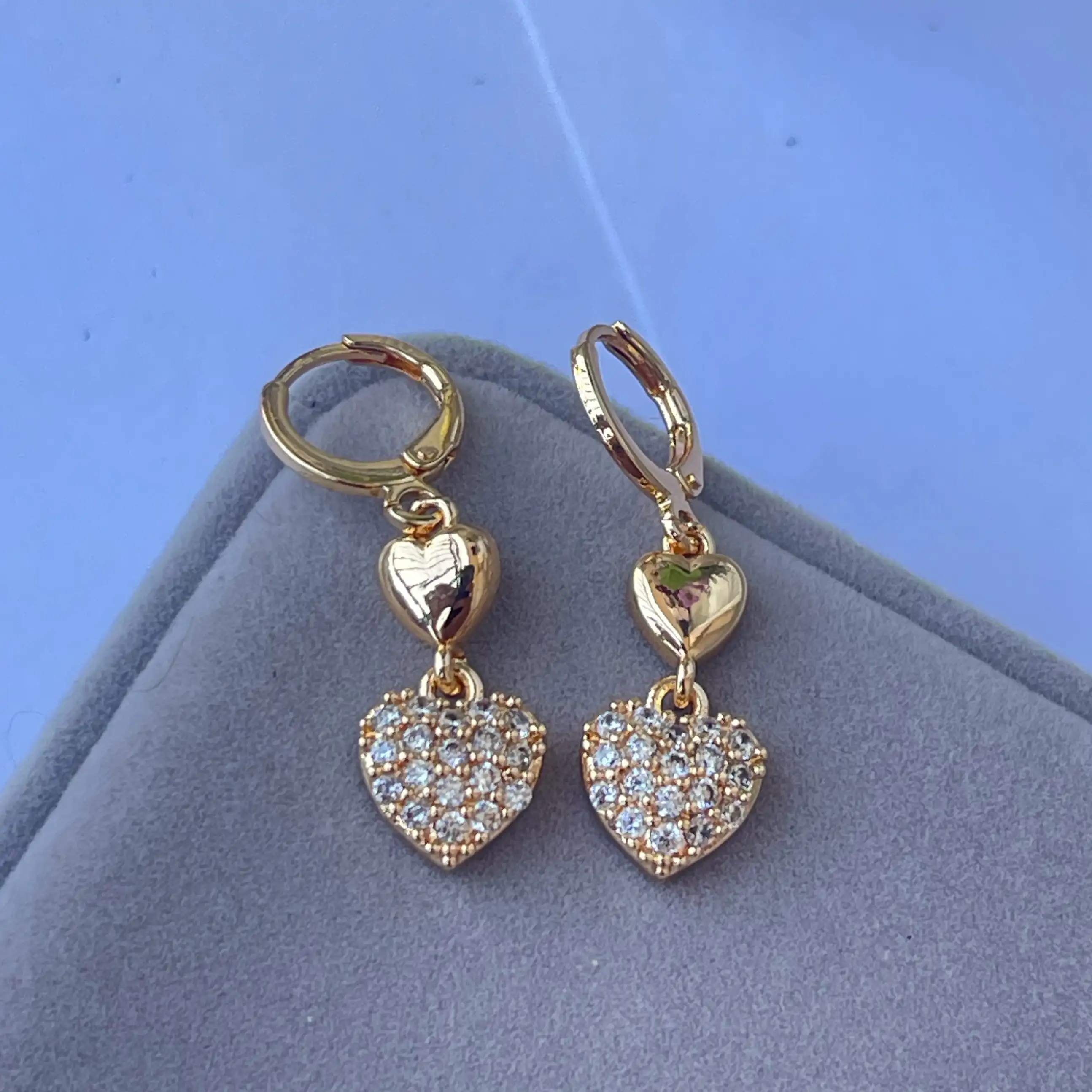 Aretes corazon piedritas 
