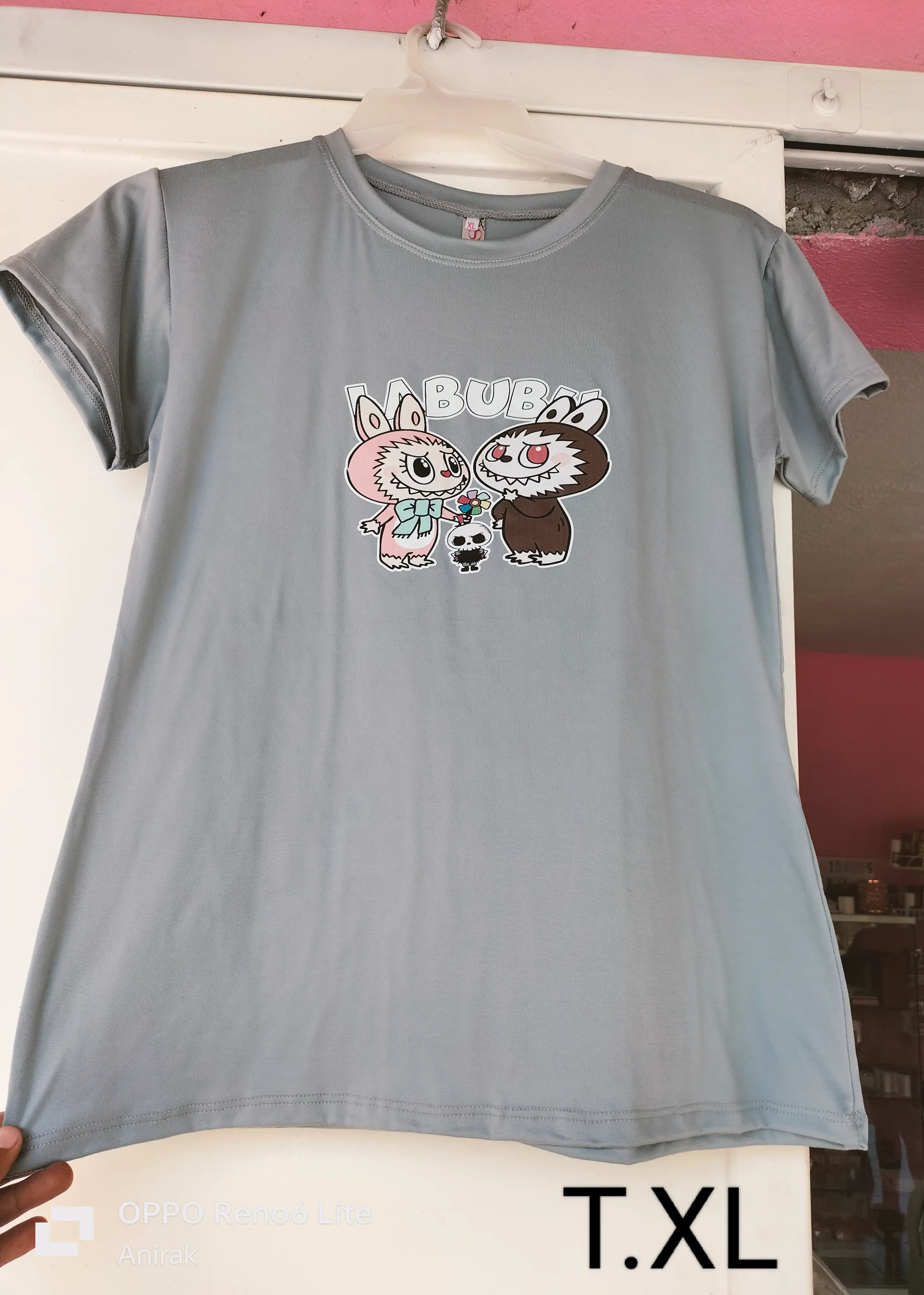 Blusa gris labubus