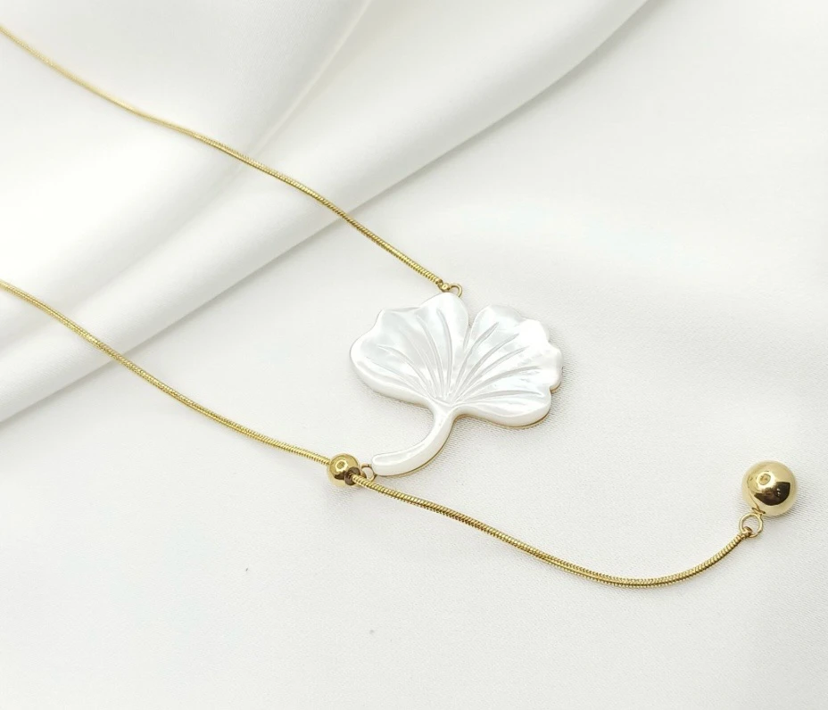 Collar "Ginkgo Nácar"