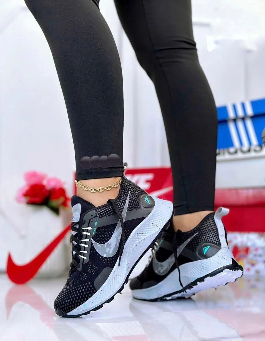 Calzado Nike Trail Dama Negro 