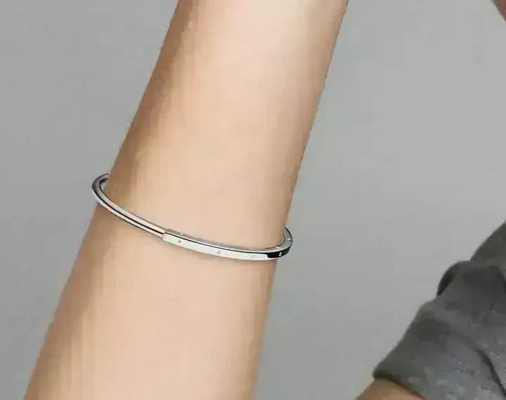 Pulsera Abierta Rígida Signature I-D  2