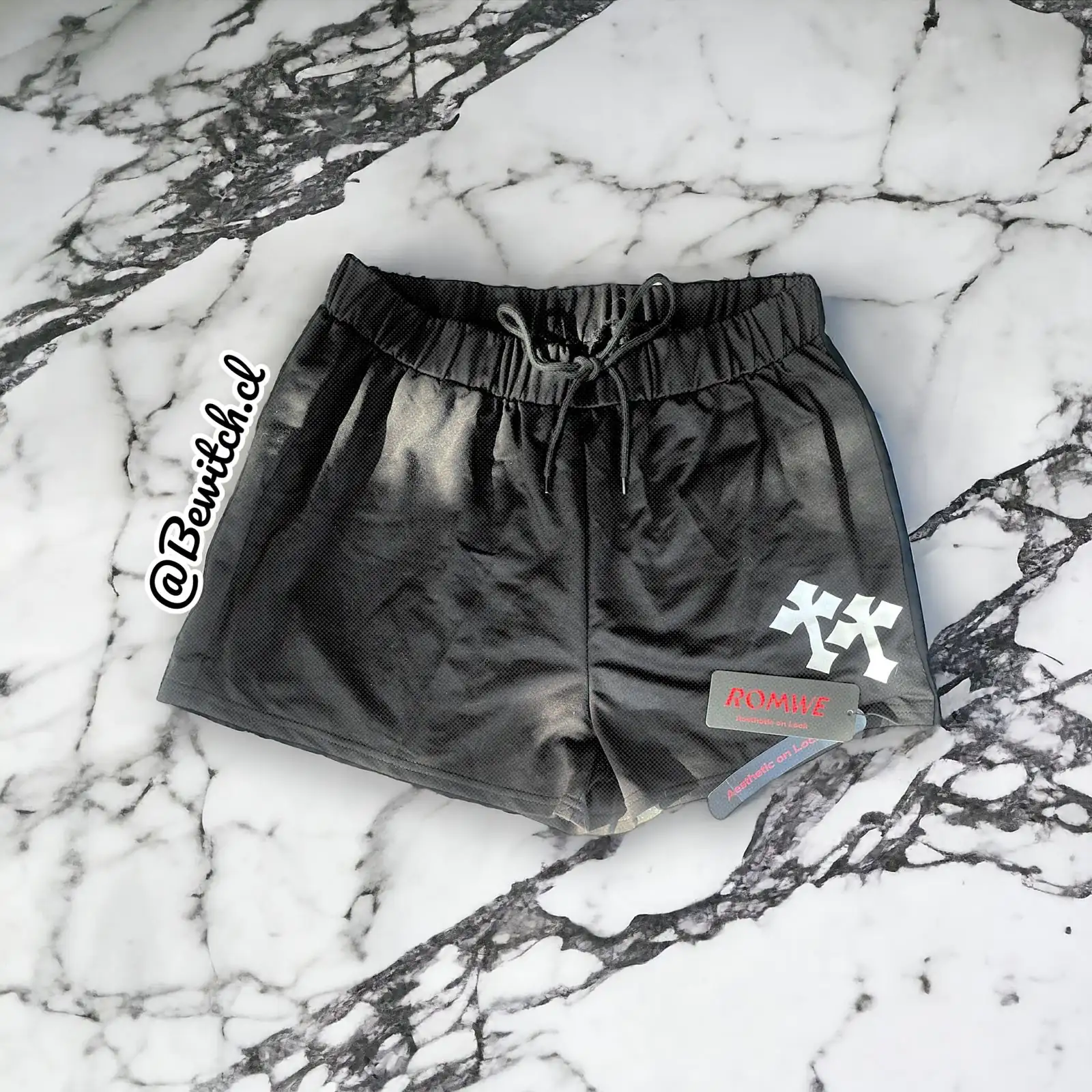 Hermoso short negro diseño gótico cruces - Romwe