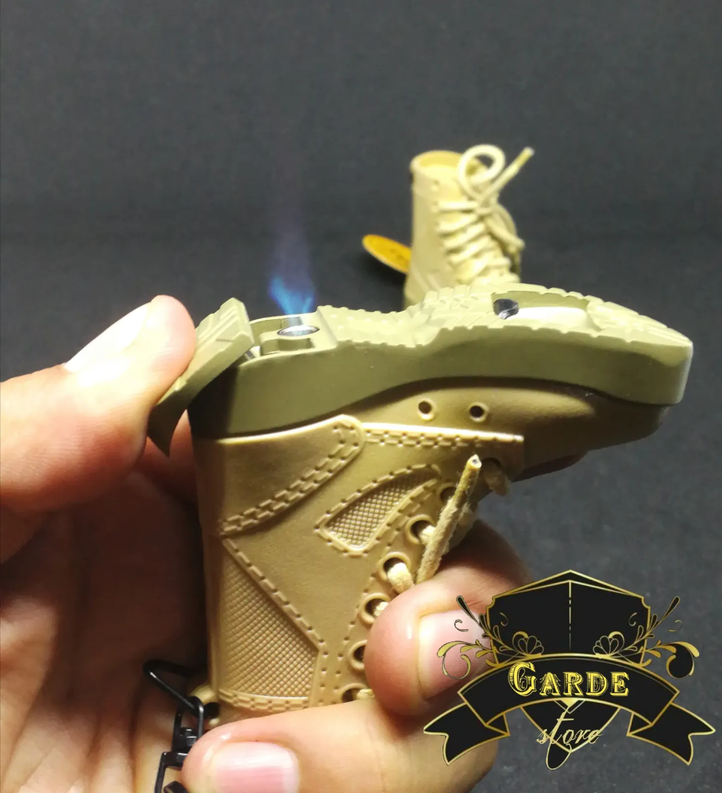 Encendedor abridor botas realista.  4