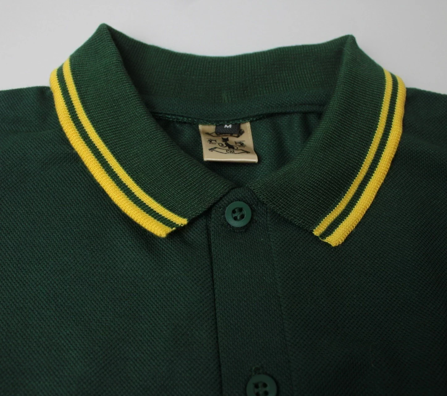 Camisa polo verde botella con amarillo  2