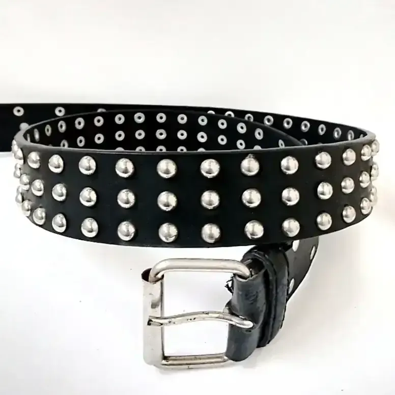 Correas Rockeras con pirámides o calaveras  2