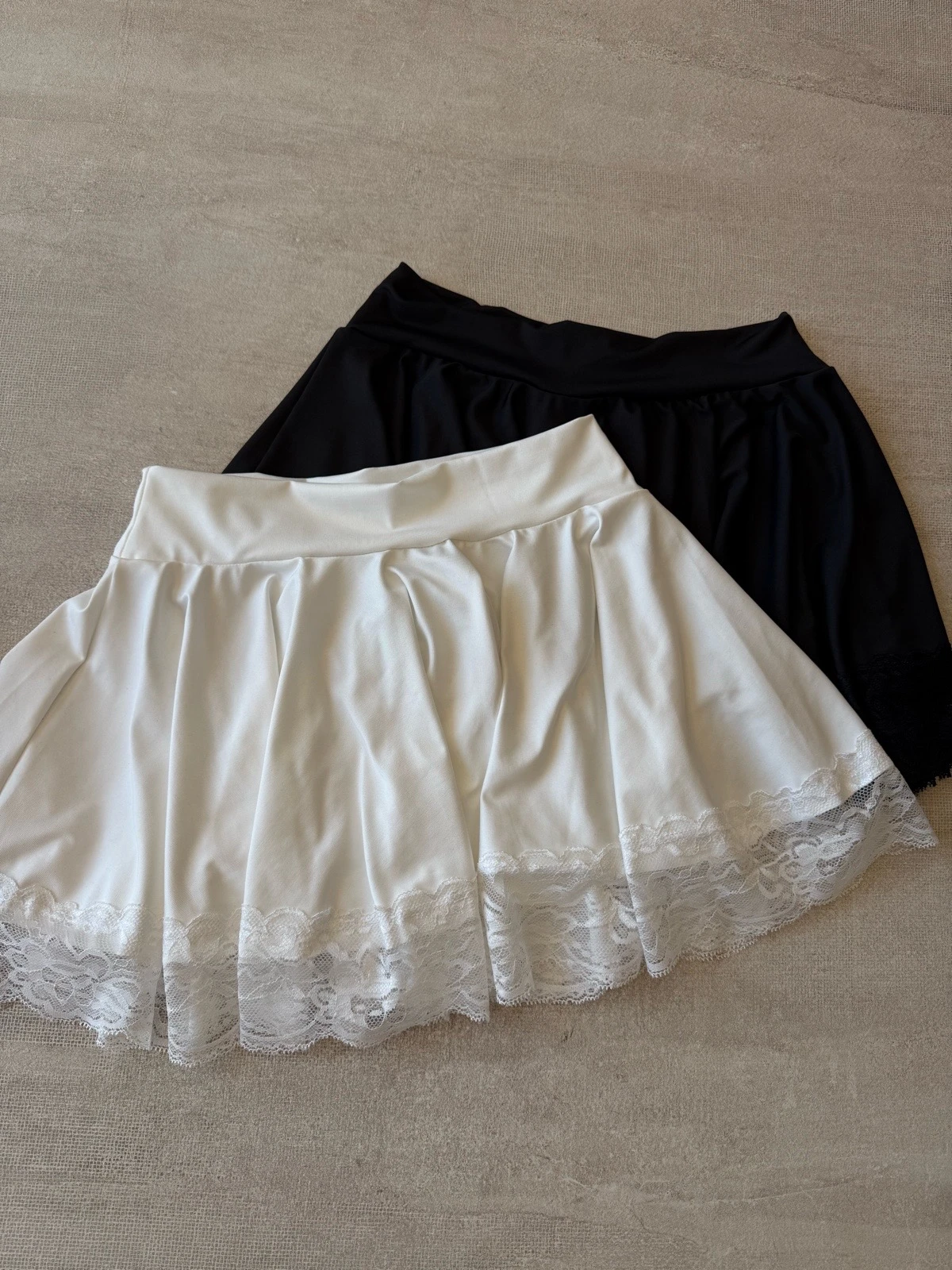 POLLERA VOLADO PUNTILLA