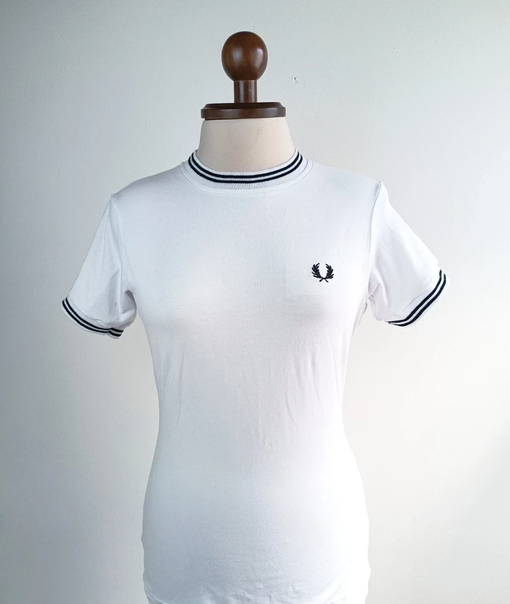Camiseta algodón licrado con lineas negras 