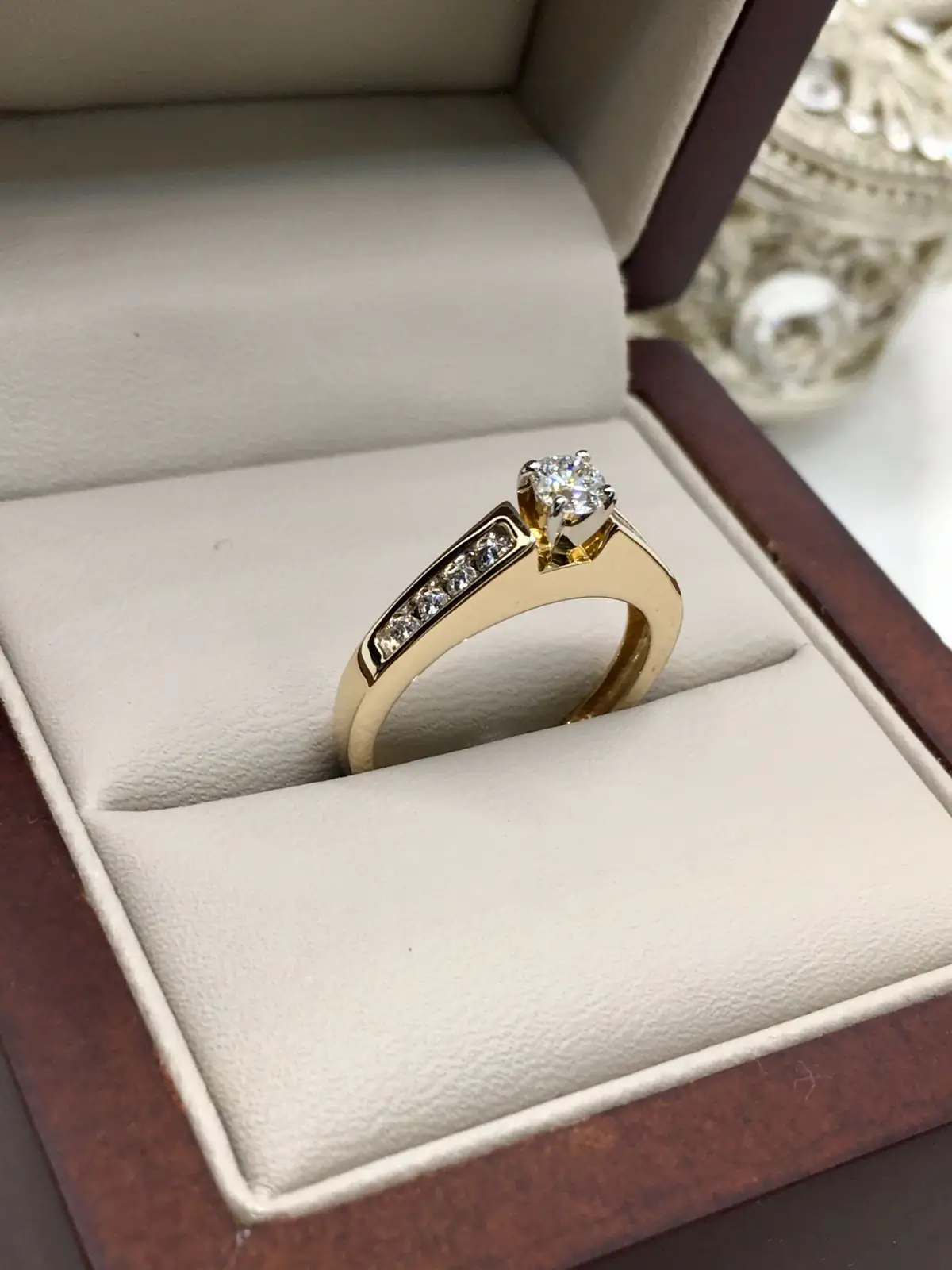 Anillo roma con laterales 