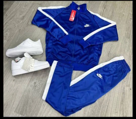 Conjunto de sudadera Nike 4