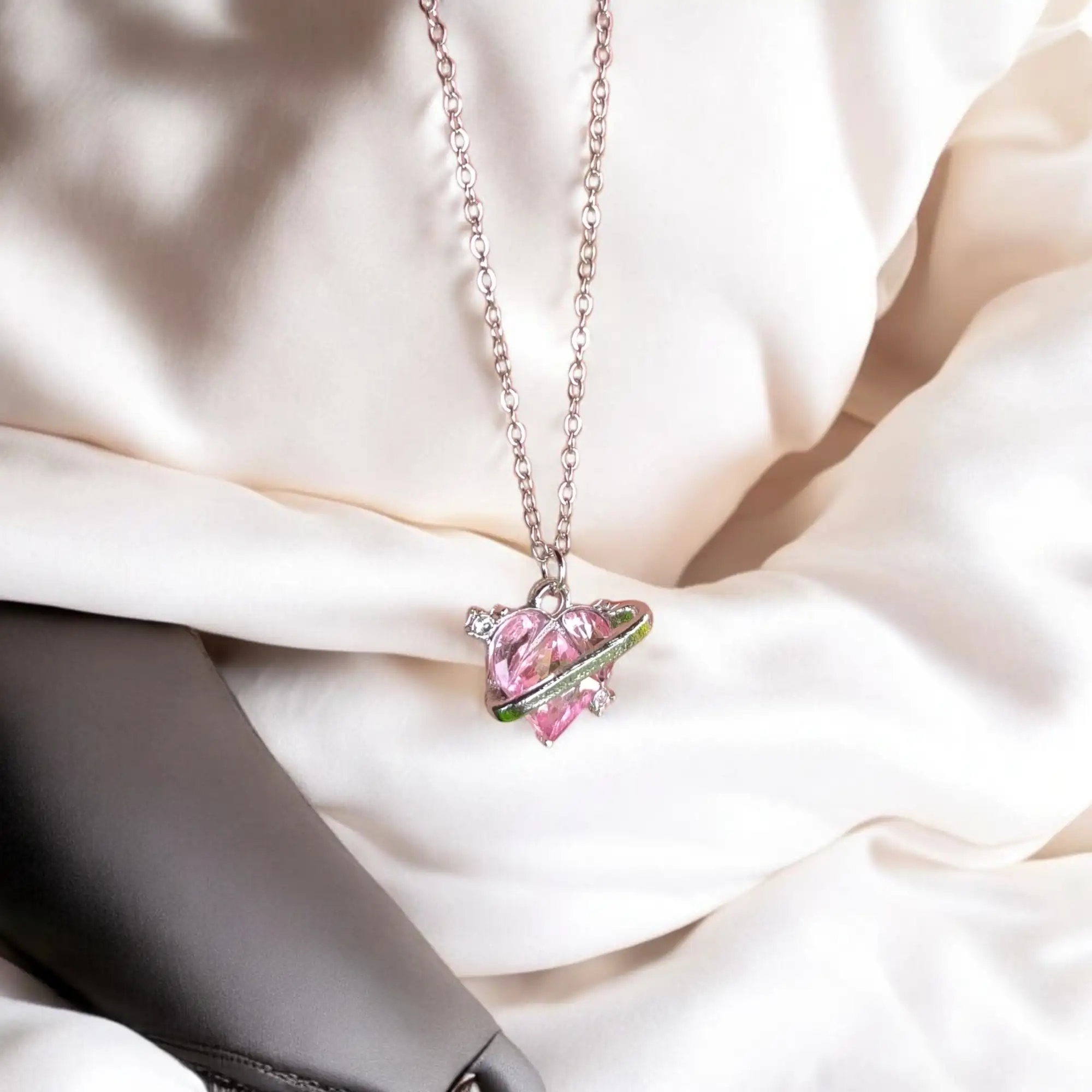 Corazón rosa con aro