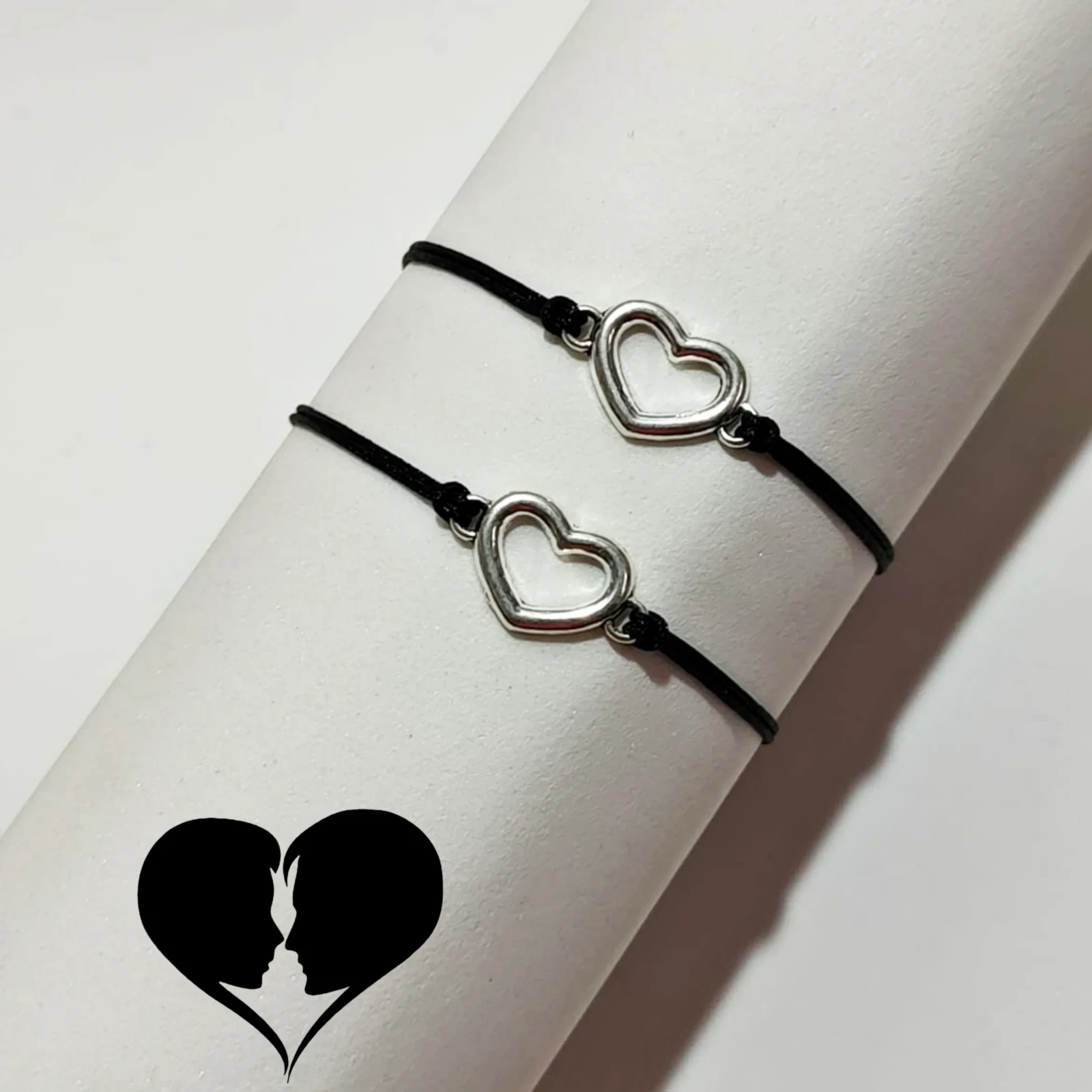 Dúo Pulseras Negras de Corazón Sencillas