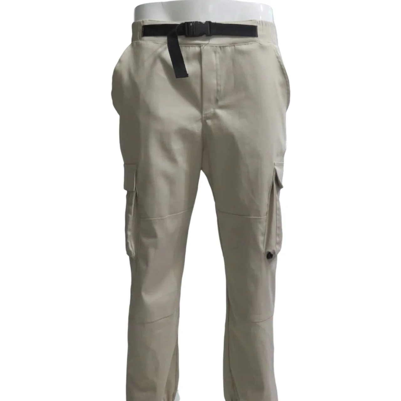 Pantalón cargo beige con broche