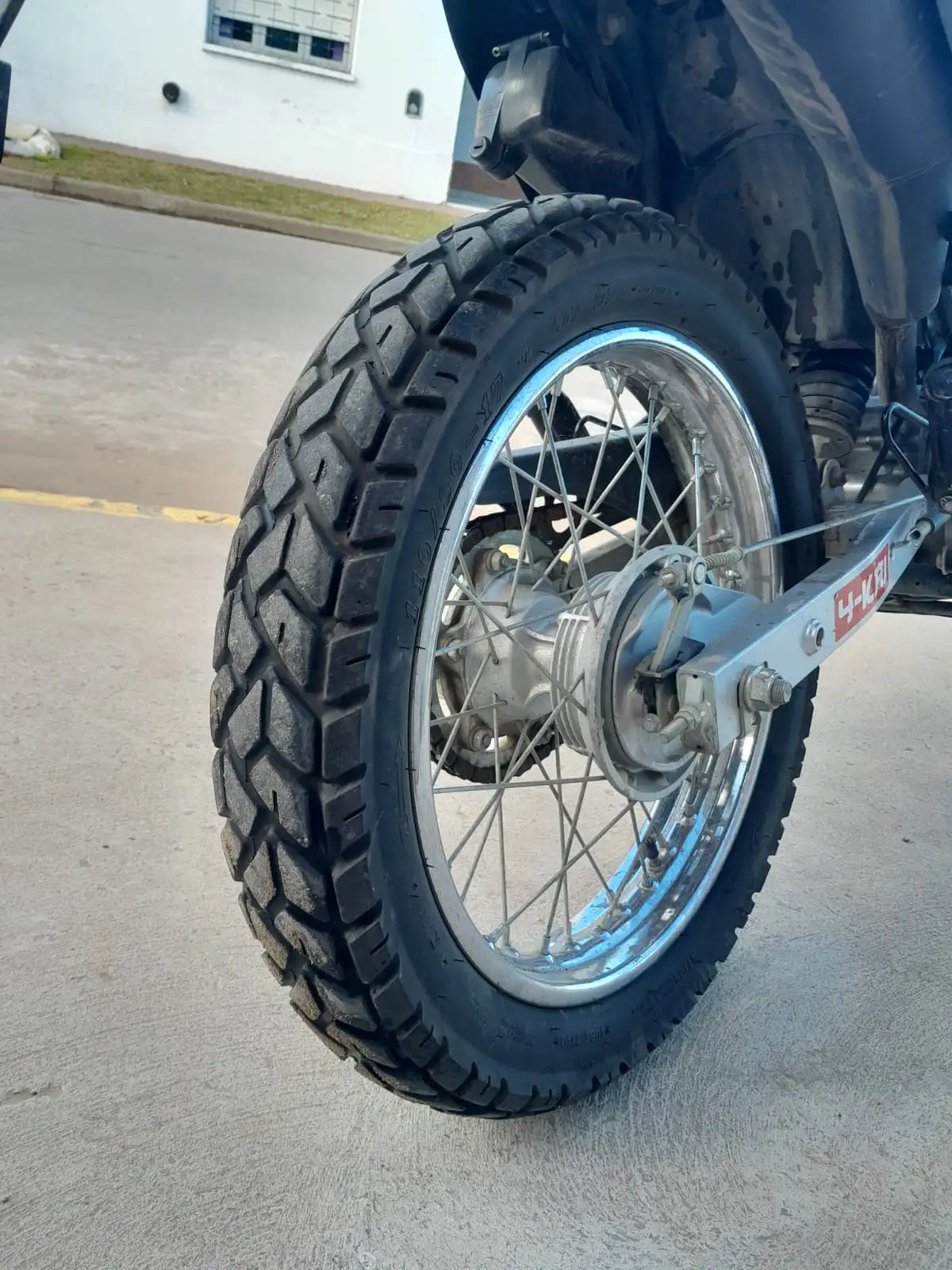 Xr 150L año 2020 c/7.900Km  2do Dueño! Cuento con duplicado de llaves y manuales Lista para transferir! 4