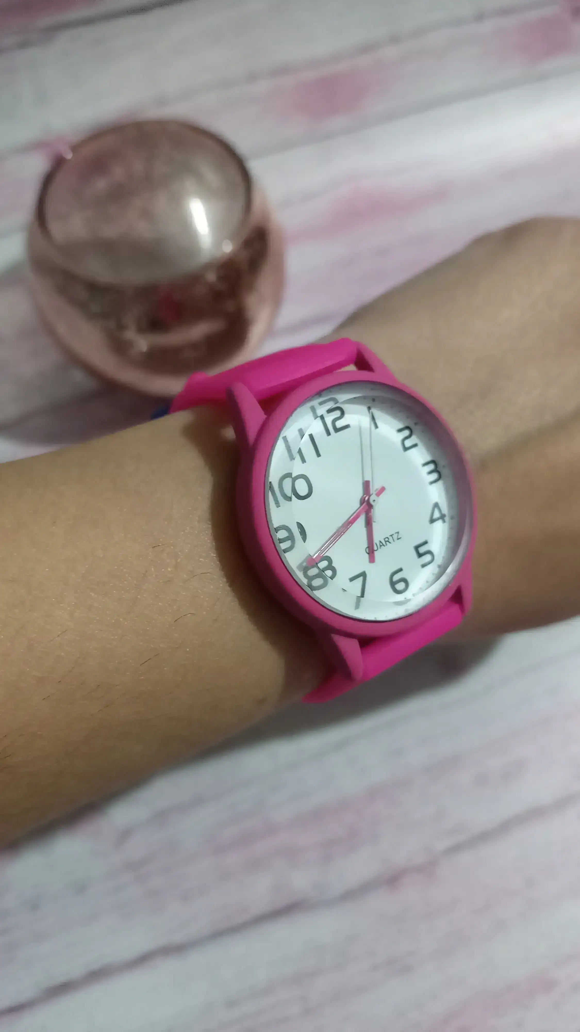 Reloj fuscia ,maya de goma 3