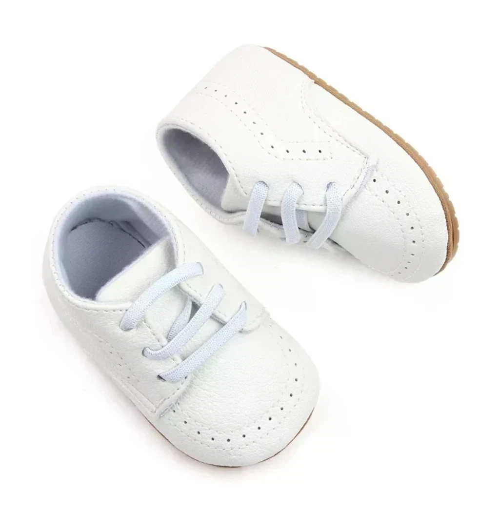 ZAPATITOS BLANCO CORDONES 3