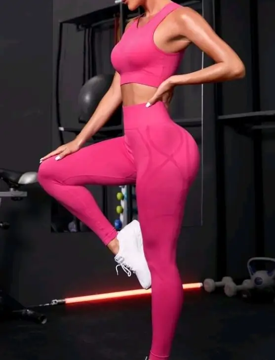 Conjunto deportivo color rosa combinado  4
