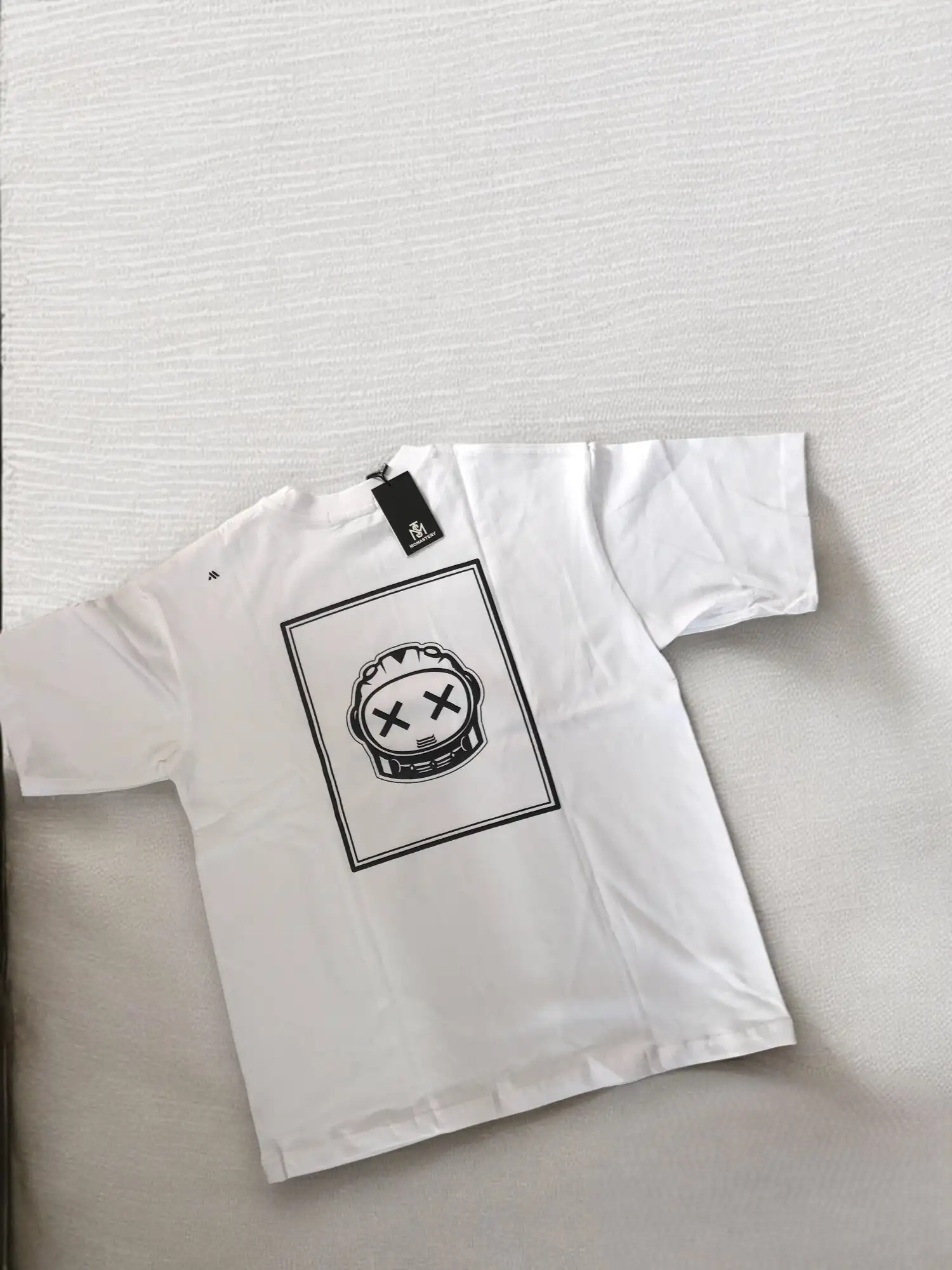 Camiseta Monastery Blanca Robot 2