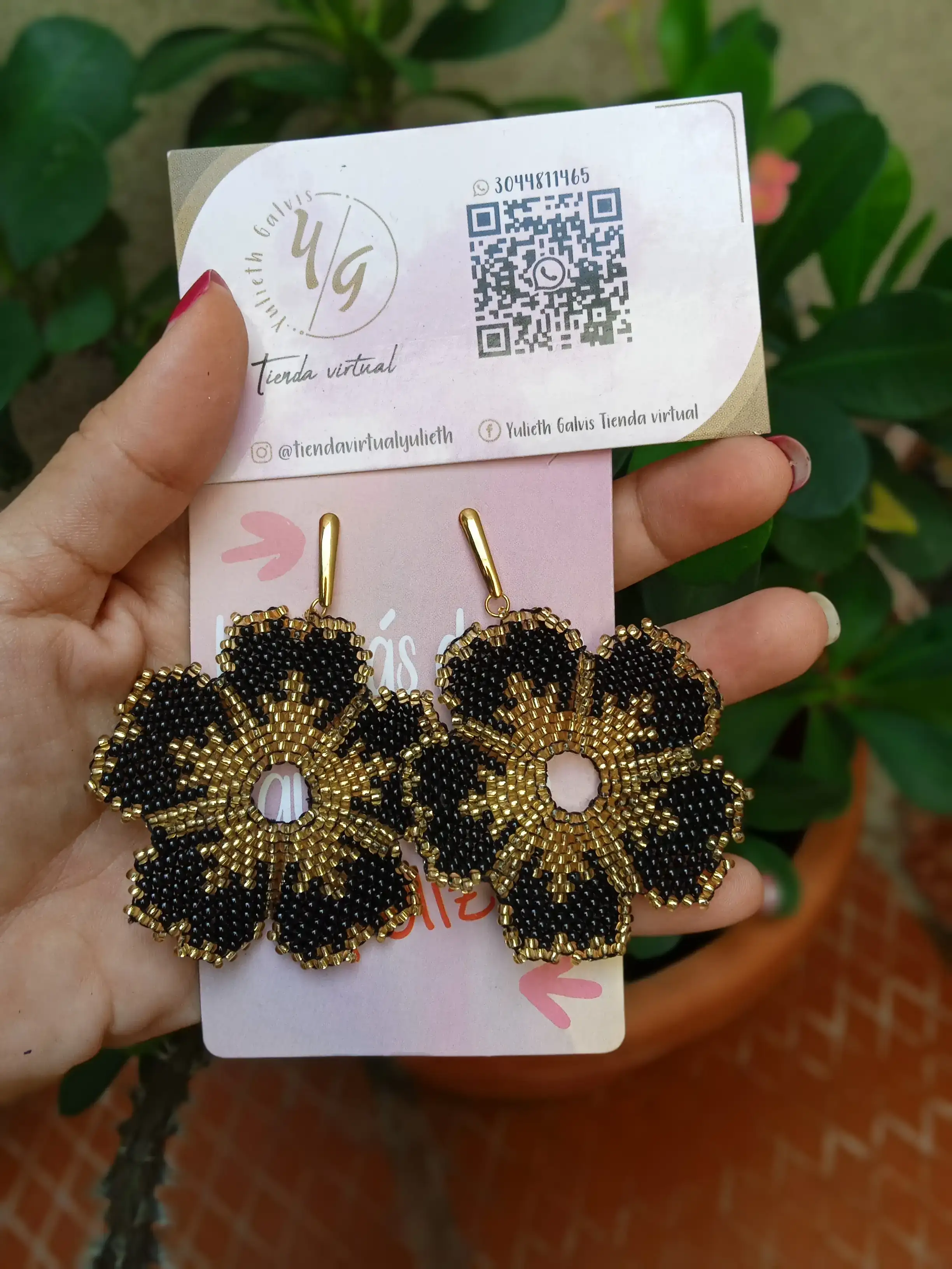ARETES FLOR TAMAÑO MEDIANO 