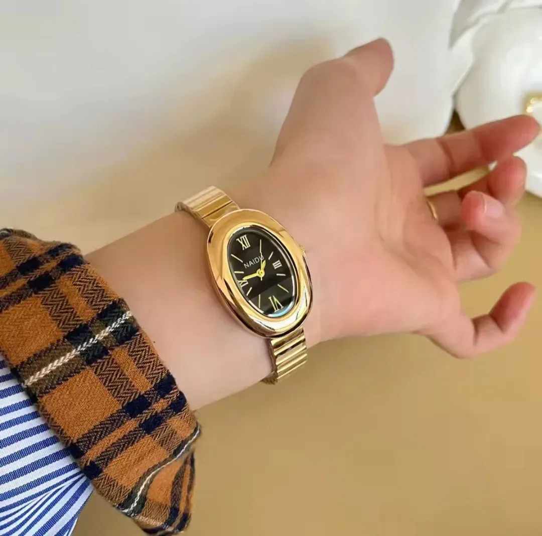 Reloj Naidu Original Acero Análogo Ovalado Dorado Fondo Negro 2
