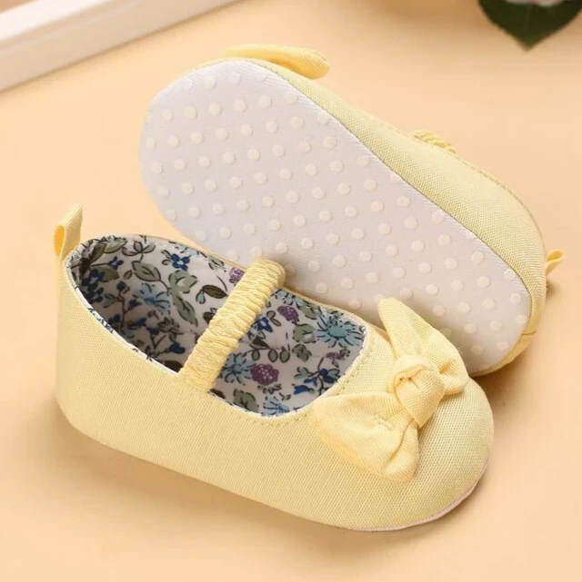 ZAPATITOS Z AMARILLO LAZO 3